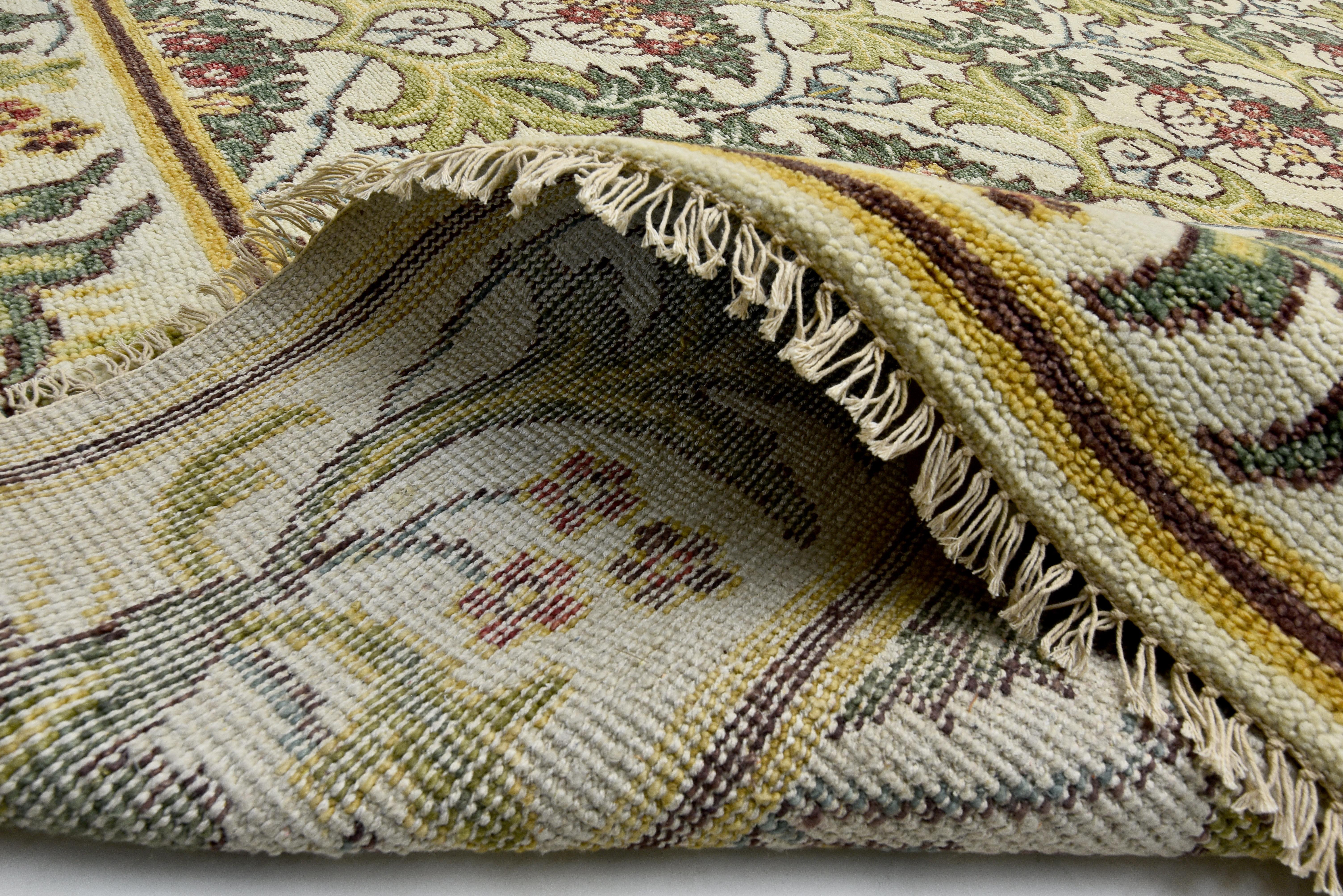 Tappeto d'area d'ispirazione William Morris in avorio In condizioni Nuovo in vendita a Laguna Hills, CA