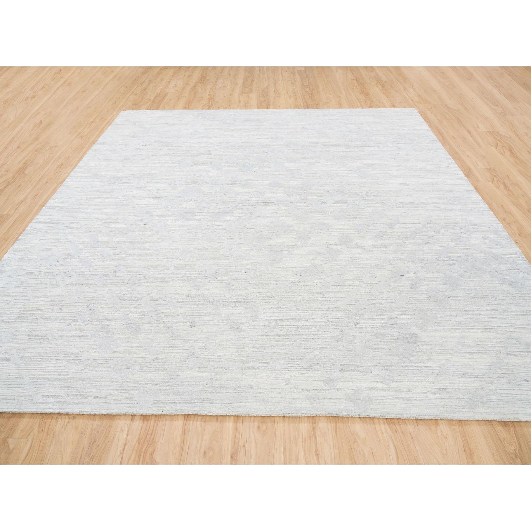 Elfenbein mit Grau handgeknüpftes modernes Design ungefärbte reine Wolle quadratischer Teppich 10' x 10' (Moderne) im Angebot