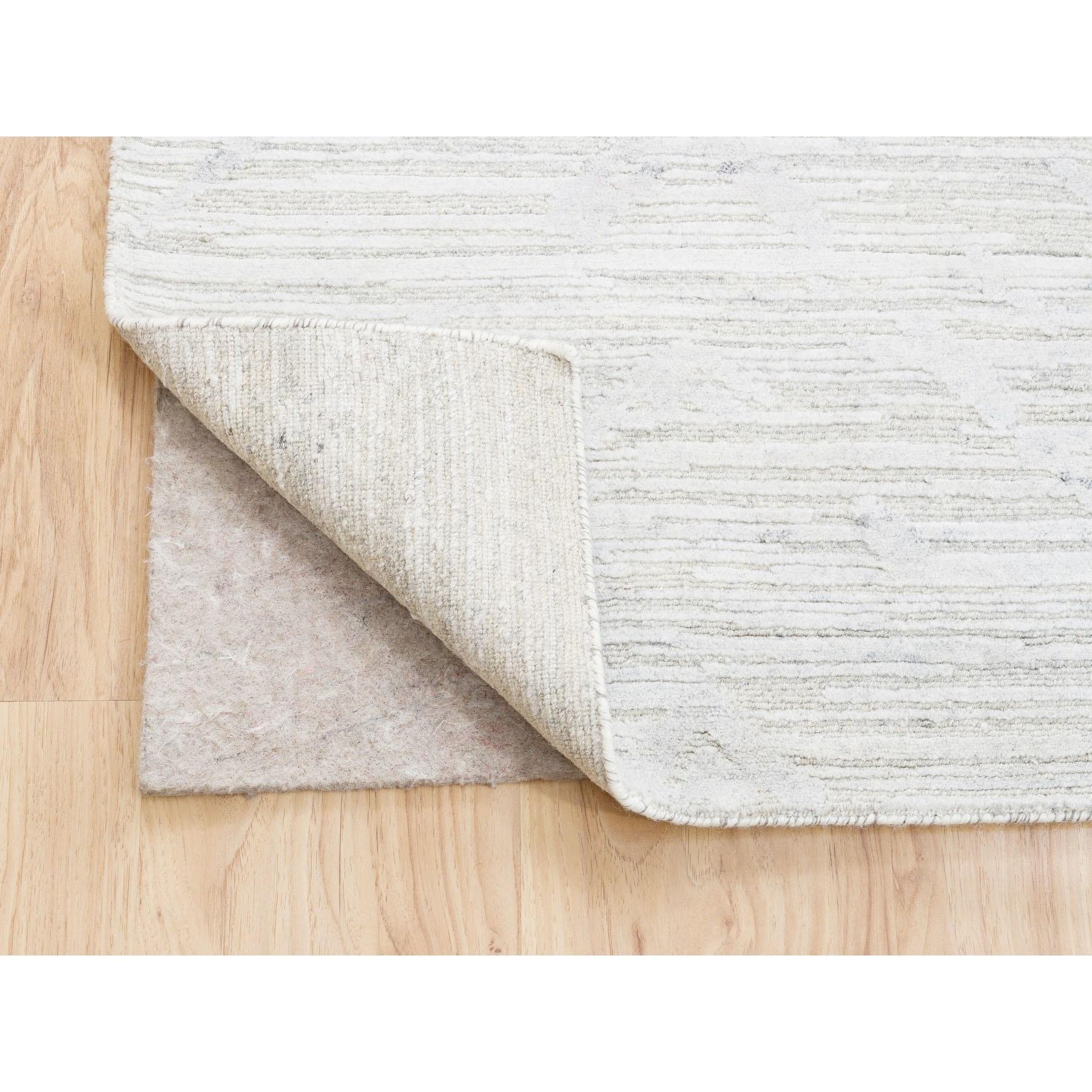Elfenbein mit Grau handgeknüpftes modernes Design ungefärbte reine Wolle quadratischer Teppich 10' x 10' (Handgeknüpft) im Angebot