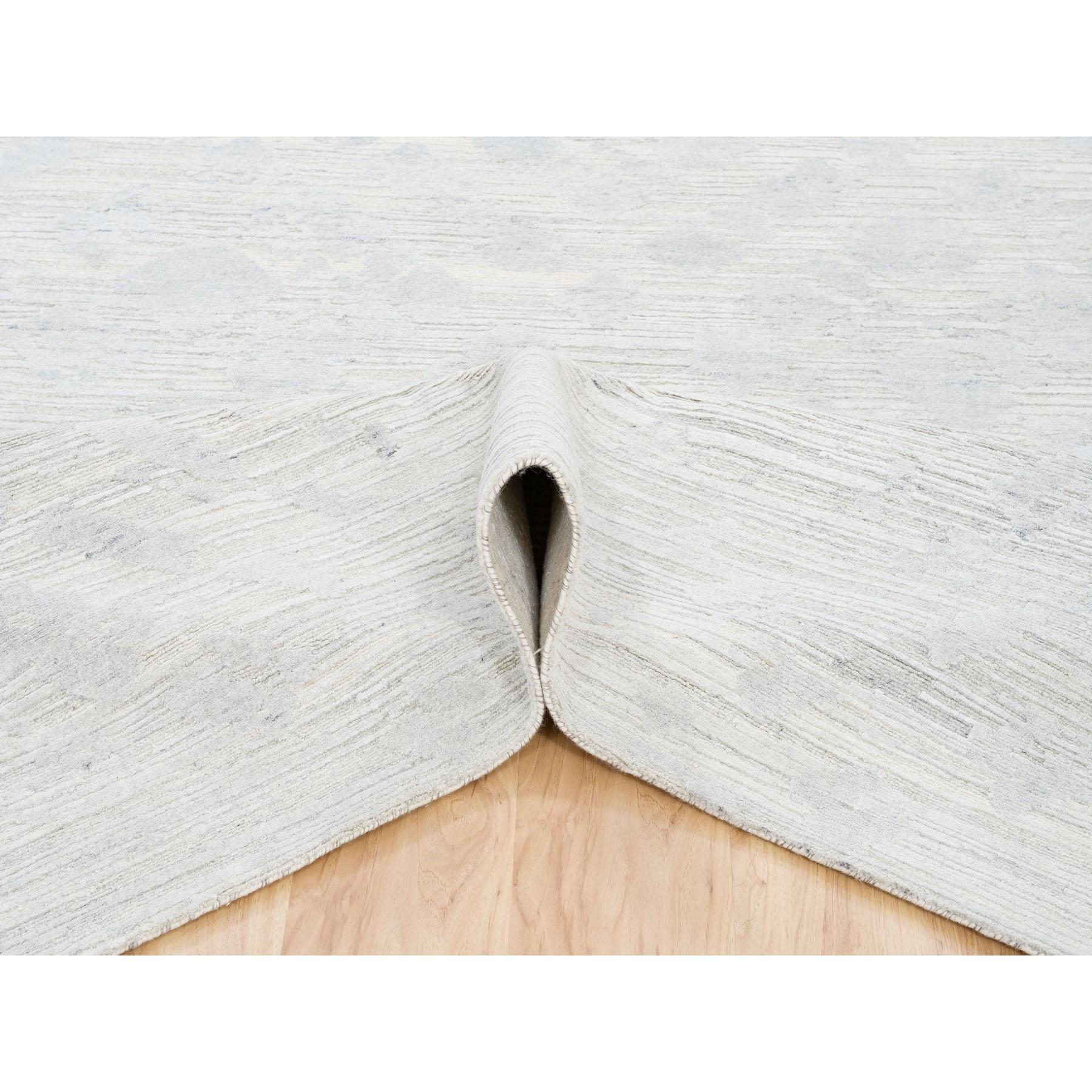 Elfenbein mit Grau handgeknüpftes modernes Design ungefärbte reine Wolle quadratischer Teppich 10' x 10' im Zustand „Neu“ im Angebot in Carlstadt, NJ