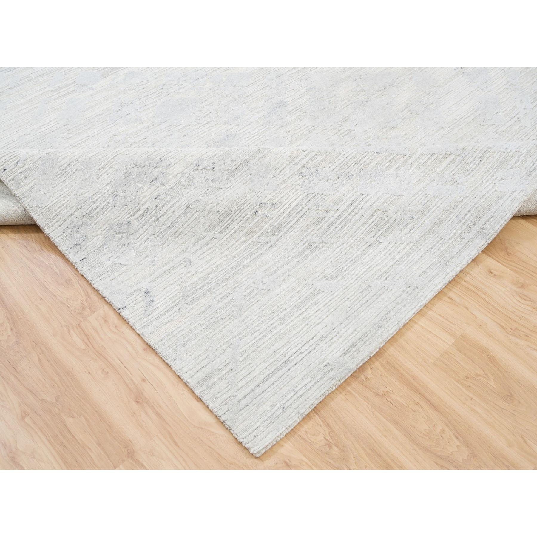 Elfenbein mit Grau handgeknüpftes modernes Design ungefärbte reine Wolle quadratischer Teppich 10' x 10' (21. Jahrhundert und zeitgenössisch) im Angebot