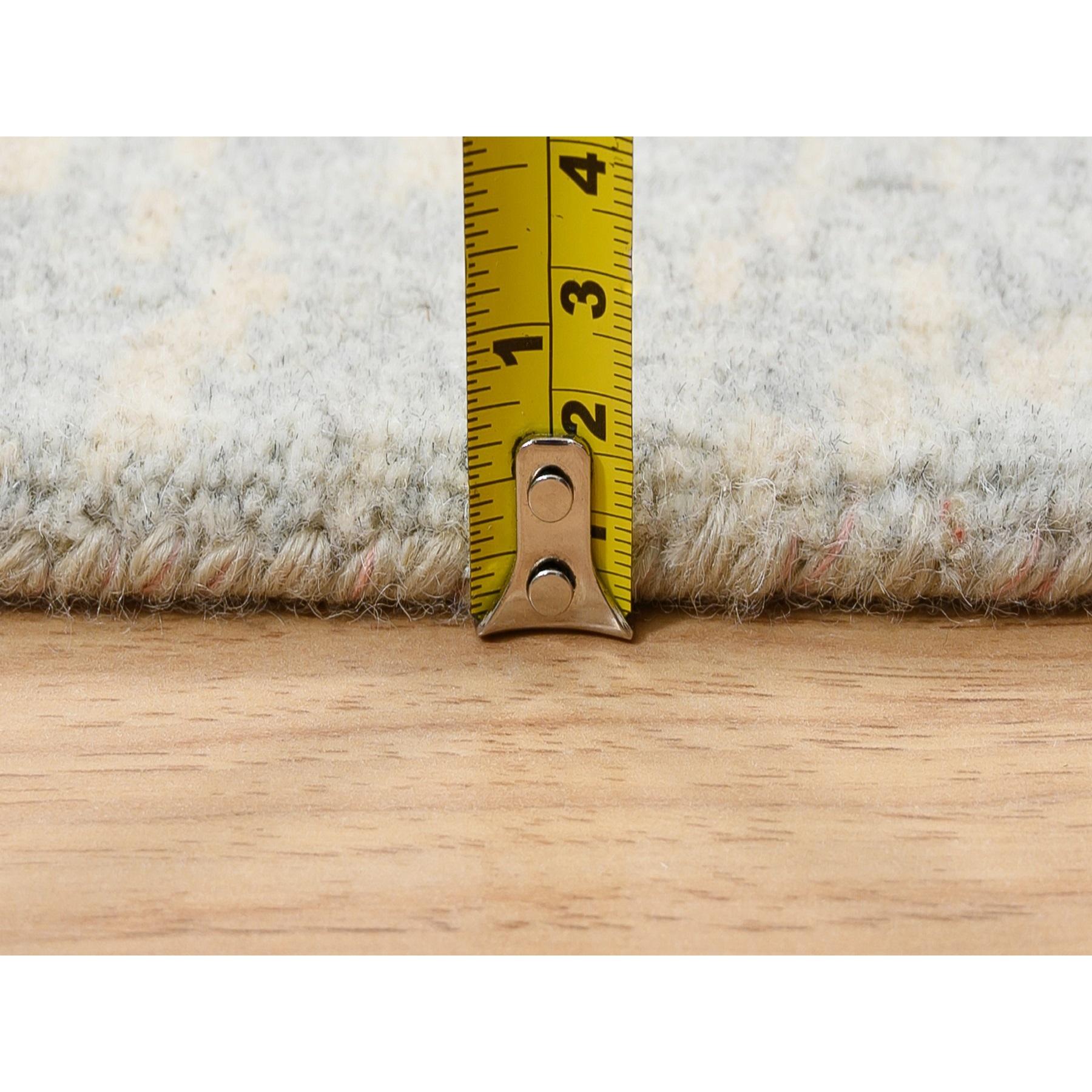 Handgeknüpfter quadratischer Orientteppich aus elfenbeinfarbener Wolle und reiner Seide in persischem Design 10'x10' im Angebot 4