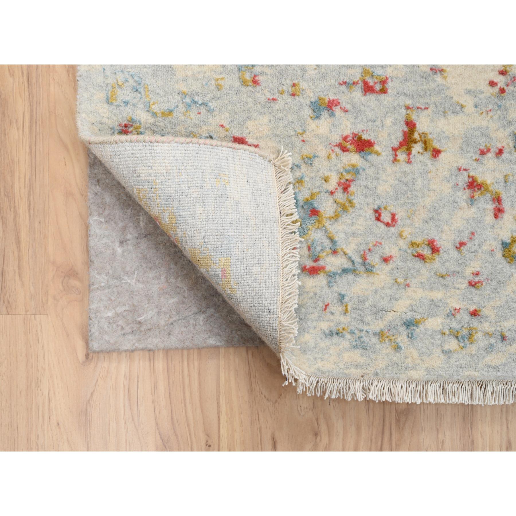 Handgeknüpfter quadratischer Orientteppich aus elfenbeinfarbener Wolle und reiner Seide in persischem Design 10'x10' (Indisch) im Angebot