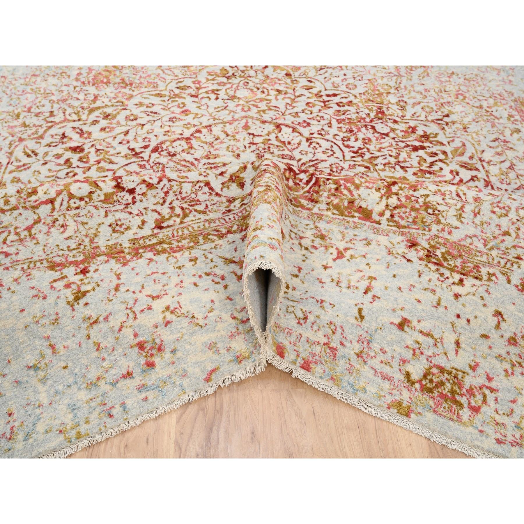 Handgeknüpfter quadratischer Orientteppich aus elfenbeinfarbener Wolle und reiner Seide in persischem Design 10'x10' im Zustand „Neu“ im Angebot in Carlstadt, NJ