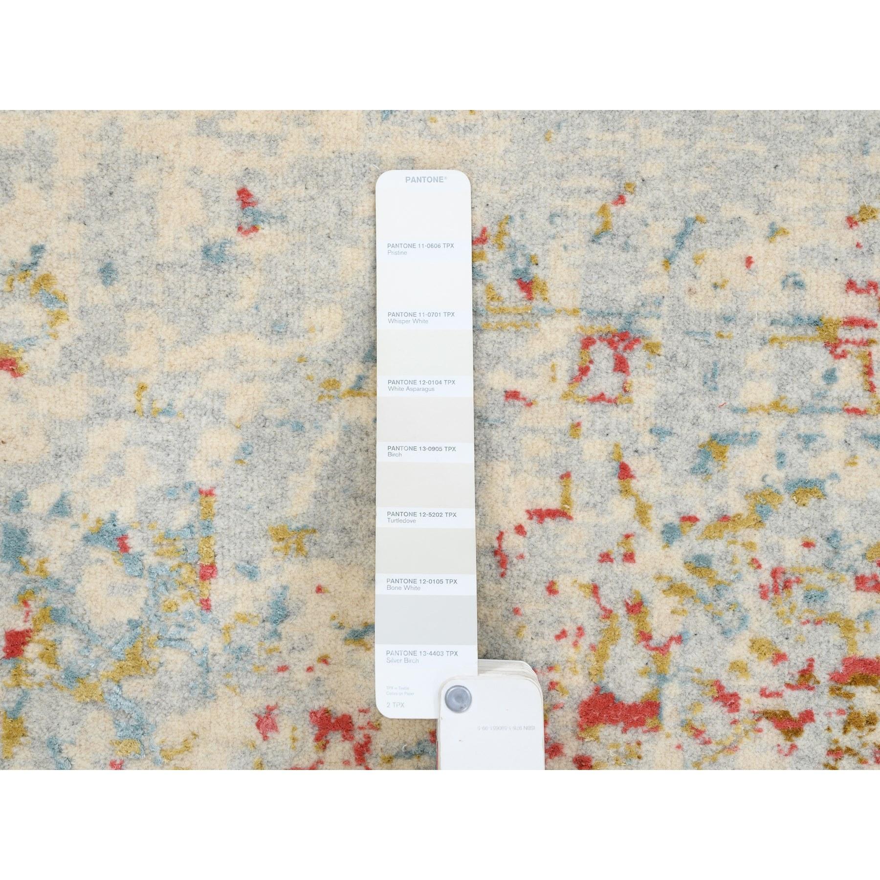Handgeknüpfter quadratischer Orientteppich aus elfenbeinfarbener Wolle und reiner Seide in persischem Design 10'x10' im Angebot 1