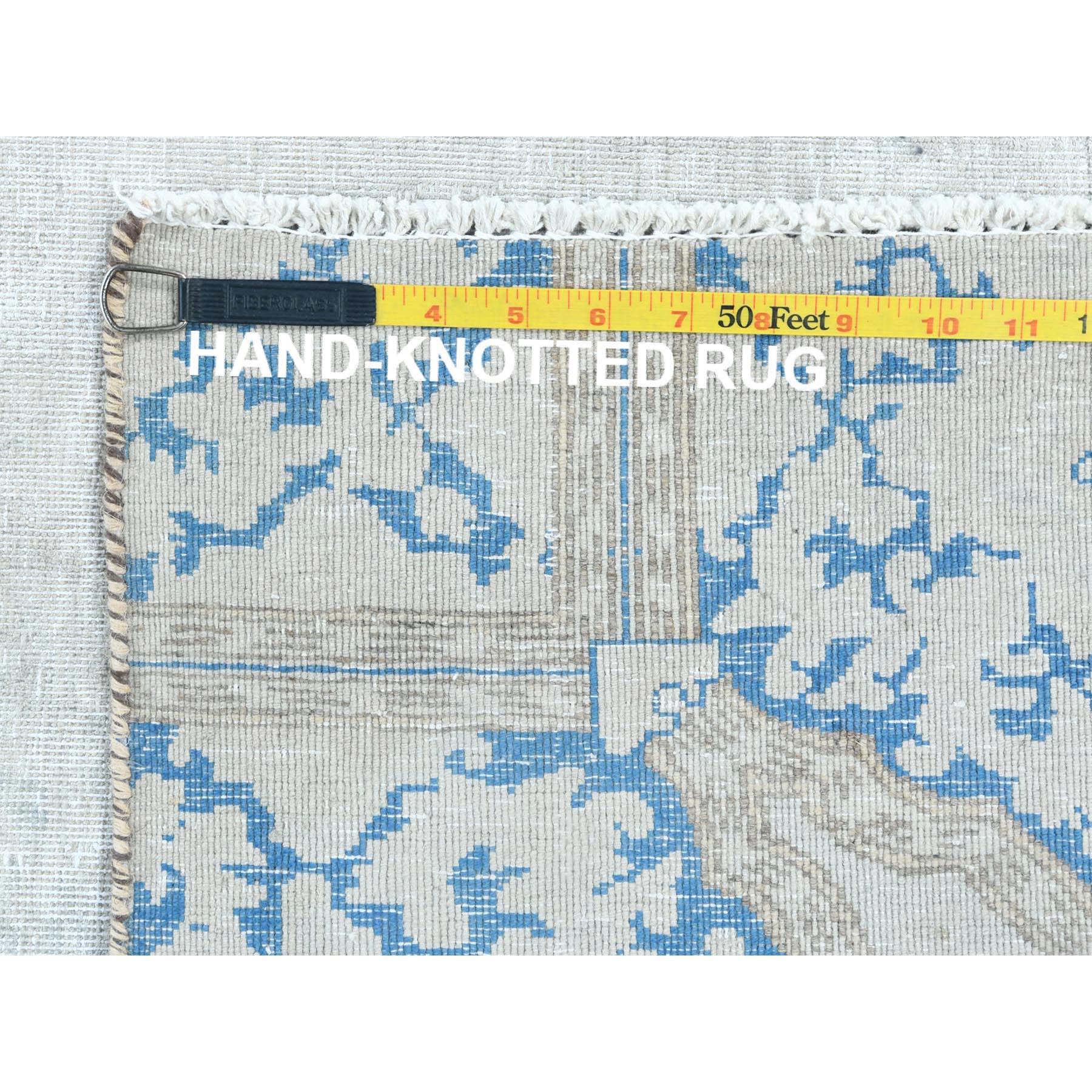 Thin Handgeknüpfter handgeknüpfter alter persischer Kerman-Teppich aus Wolle in Elfenbein in Elfenbein im Angebot 6