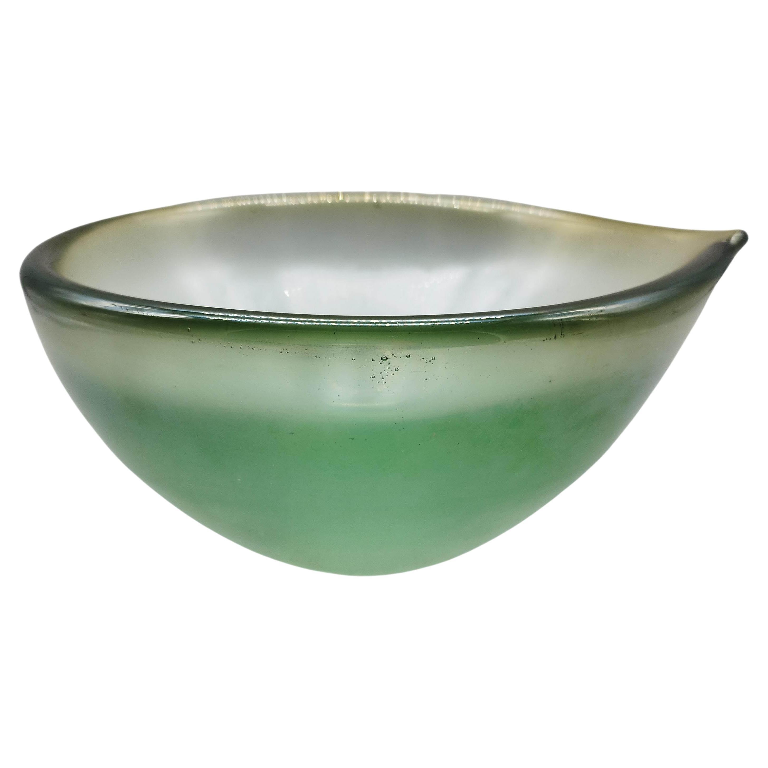 IVR Mazzega Murano Centrotavola in vetro verde iridescente e acido, Italia 1950s