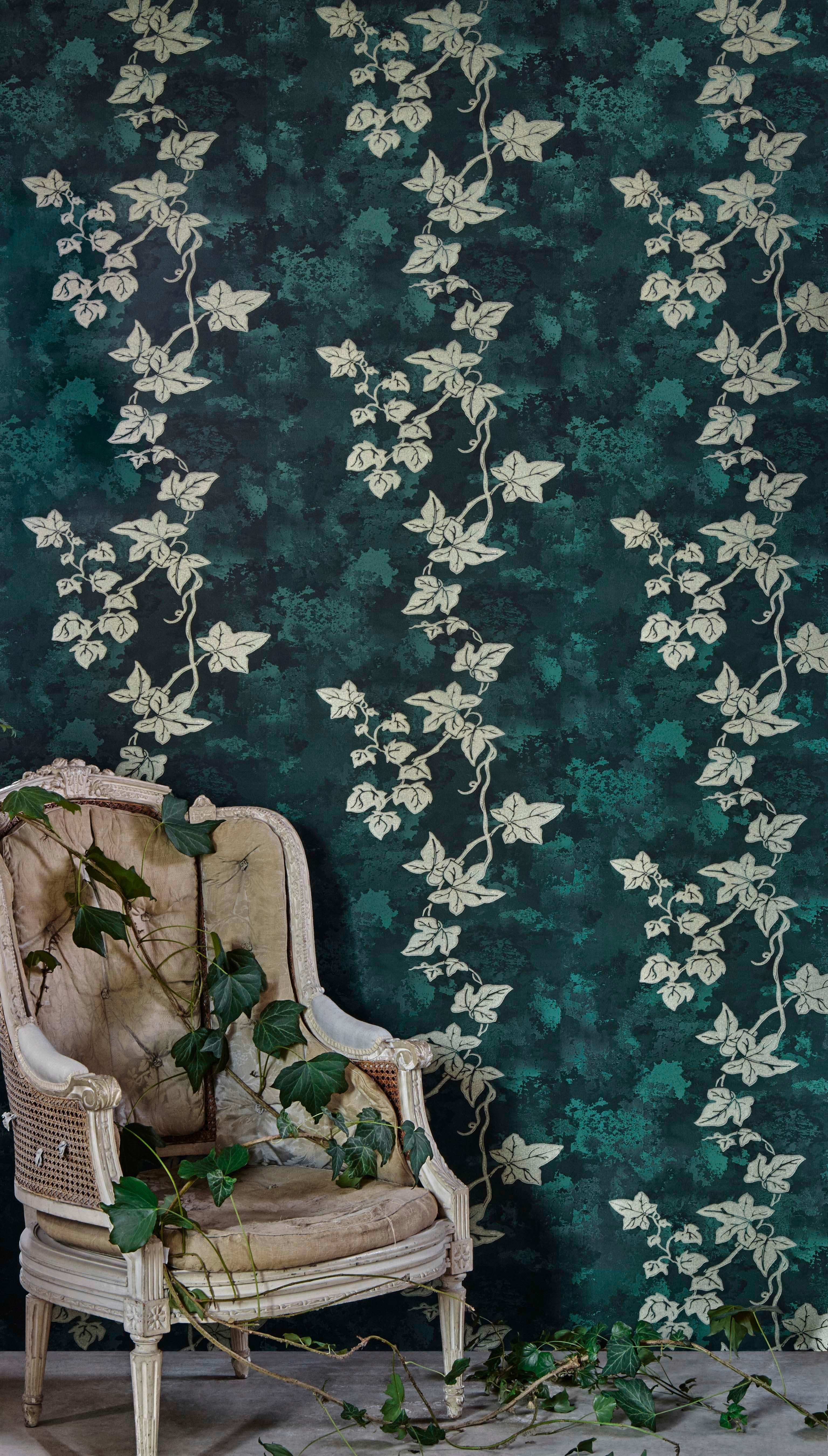 'Ivy' Contemporary, Traditional Wallpaper in Aged Grey For Sale 1