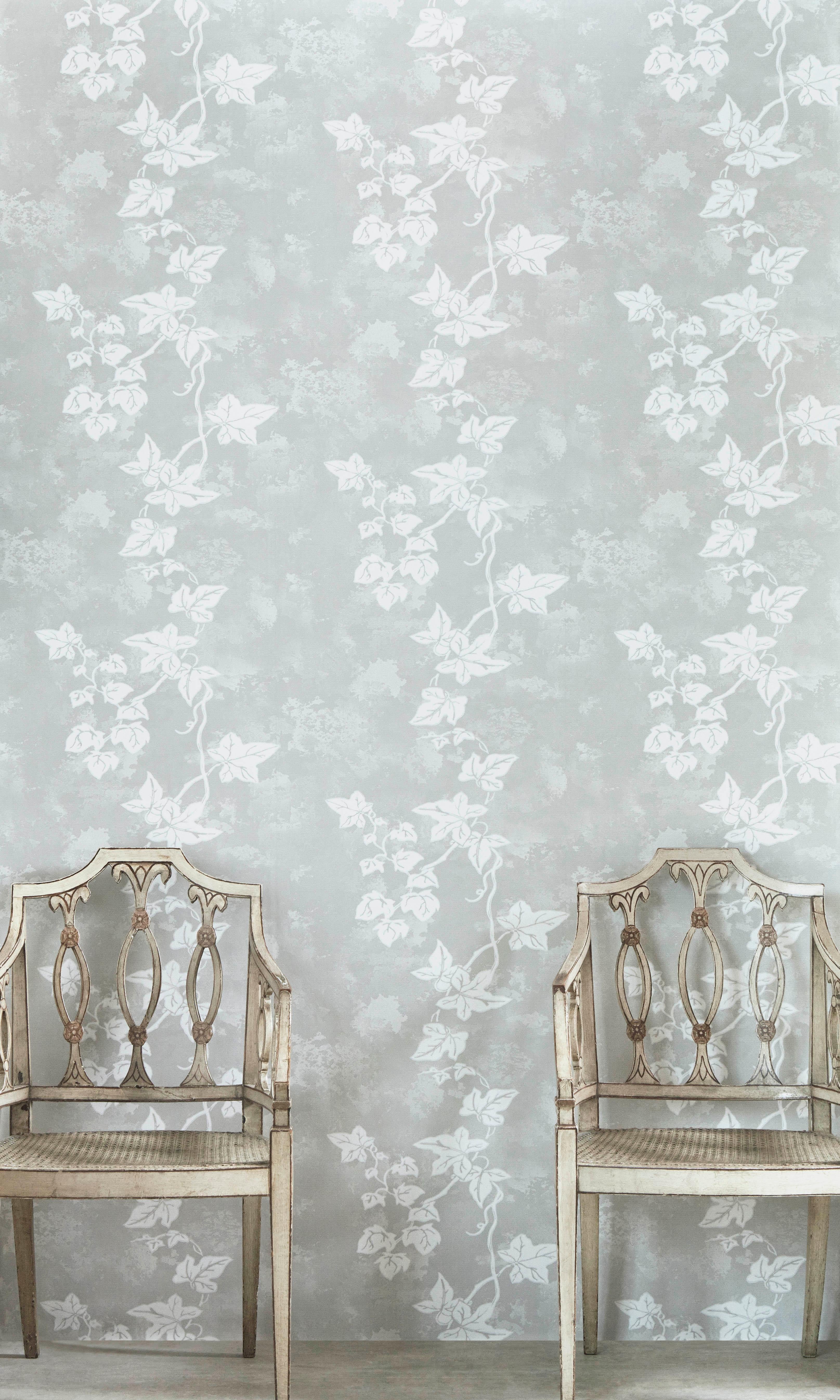 'Ivy' Contemporary, Traditional Wallpaper in Deep Green For Sale 1