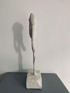 Escultura tótem de cemento: "La tribu nº 14