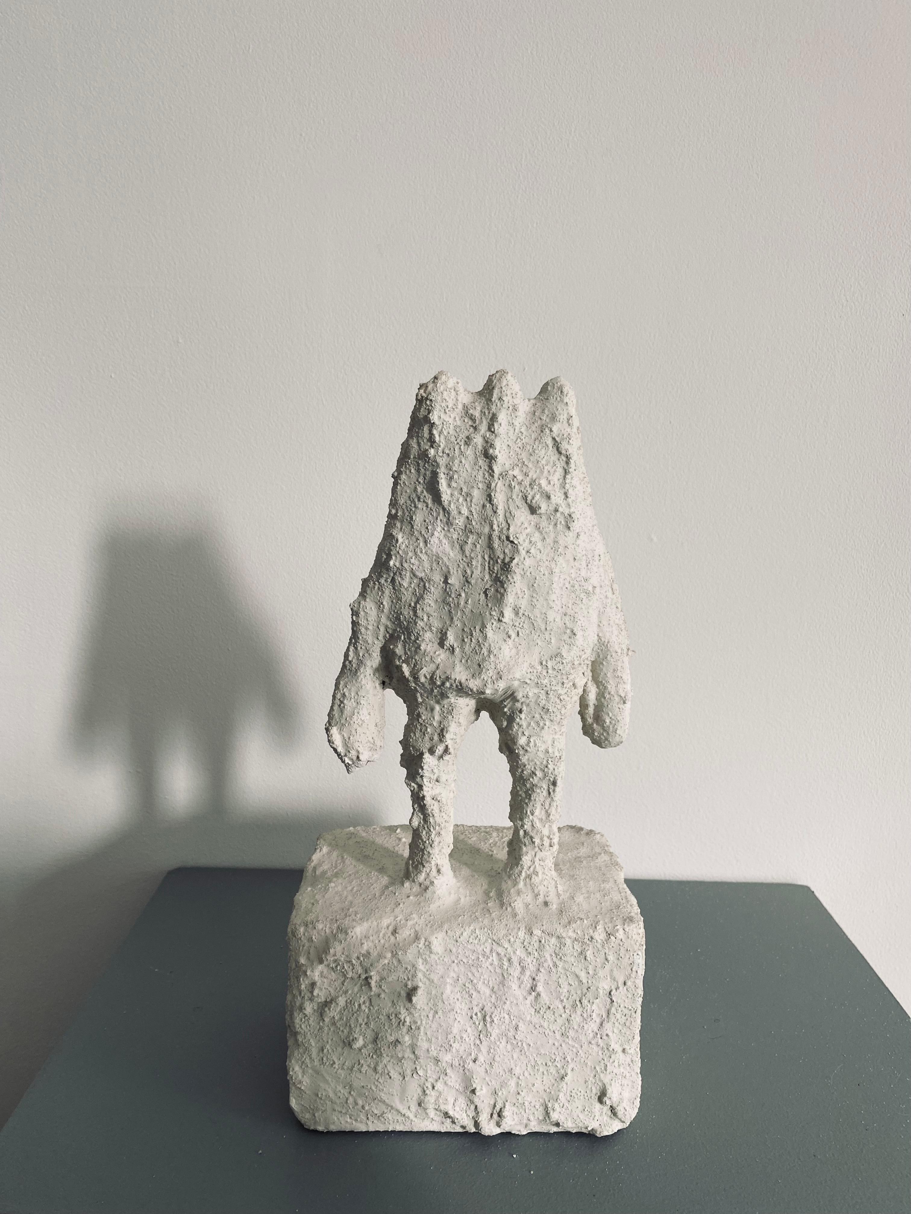 Abstract Sculpture Ivy Naté - Petit totem en ciment : « La tribu n° 15 »