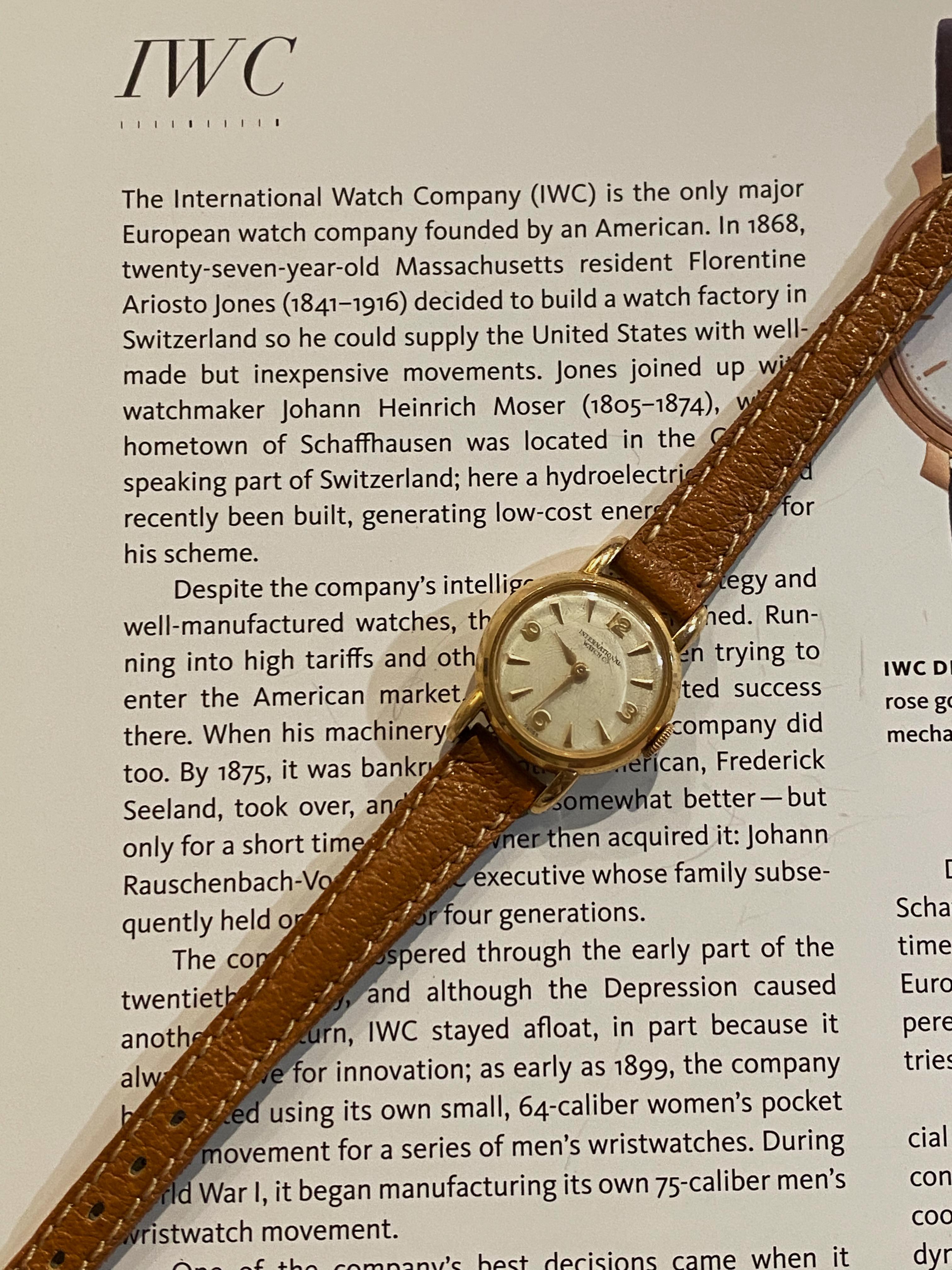 Donna IWC 18K Rose Gold Vintage c1950's Manual 17 Jewell Hooded Lugs 21mm Ladies Watch in vendita