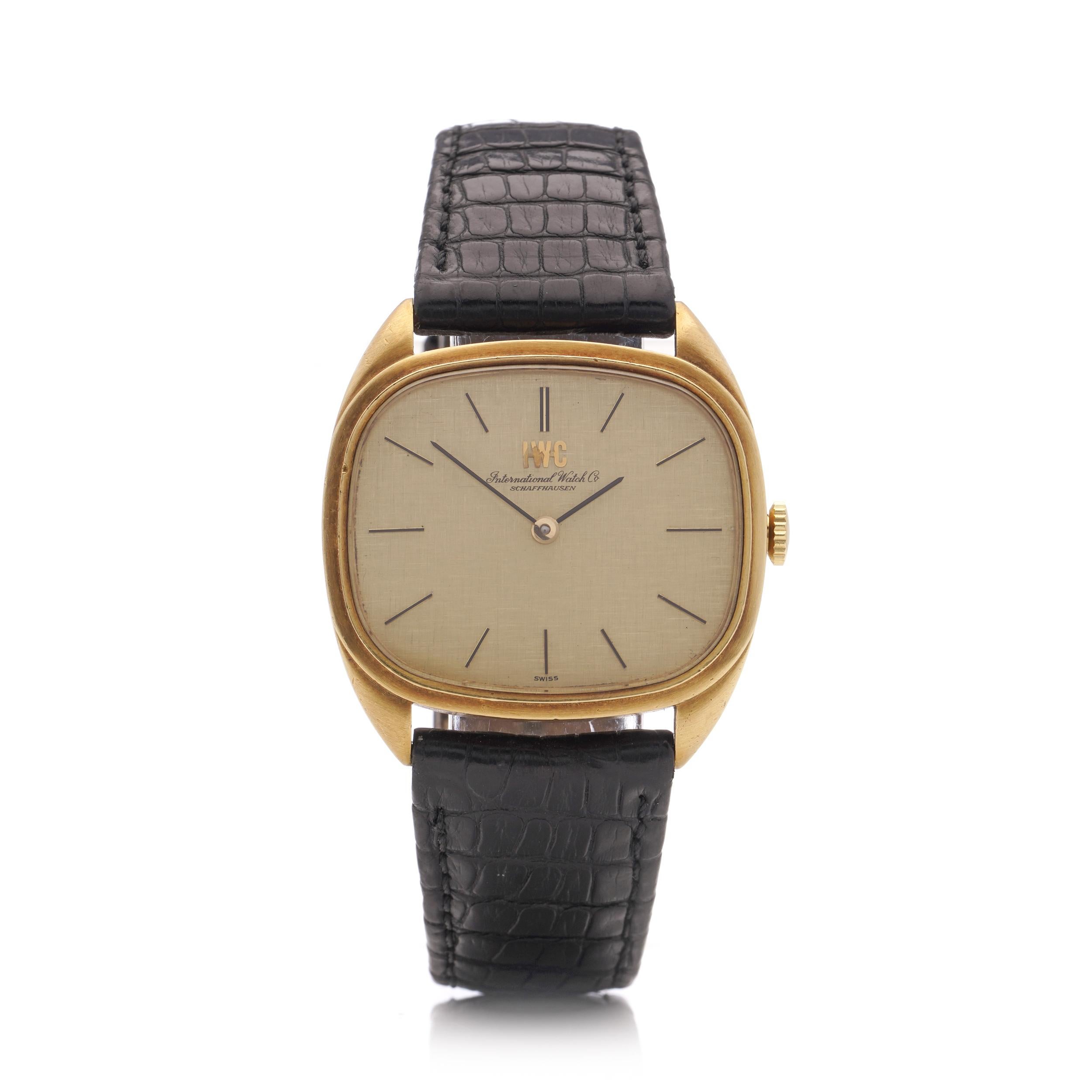 IWC 18k. yellow gold men's manual winding wristwatch.  
Brand: International Watch Company
Reference: 2754
Period: 1980 - 1990's  
Movement: Manual Winding Calibre: 423
Case material: 18 kt. Yellow gold 
Case form: rectangular
Dial colour : Gold