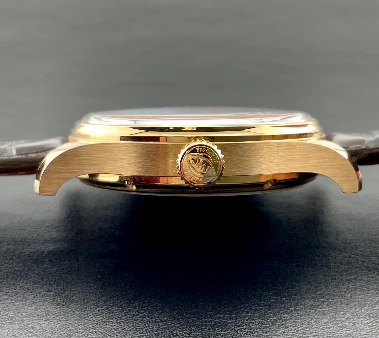 Moderne IWC 43MM Schaffhausen portugais en or rose 18 carats avec cadran en cuir blanc IW510211 en vente