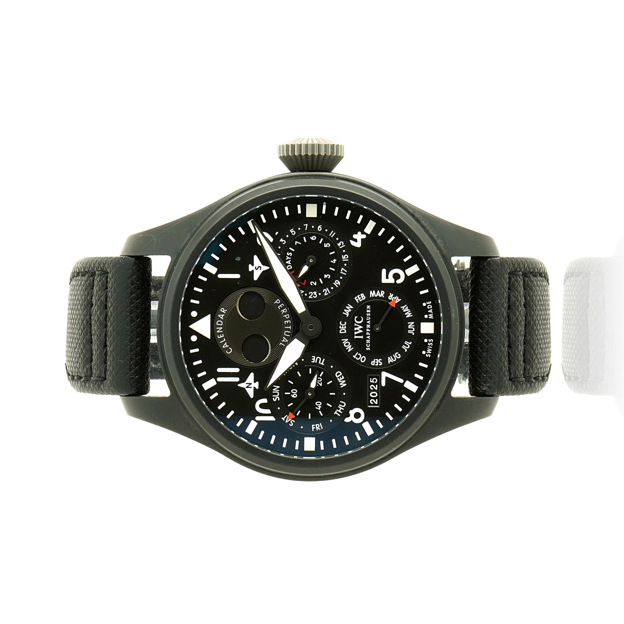 Uhrwerk: automatisch
Funktion: Stunden, Minuten, Sekunden, Tag, Datum, Monat, Mondphase, Gangreserve, ewiger Kalender, Gangreserve
Gehäuse: 48 mm, schwarzes Titangehäuse, Saphirglas, Krone mit Druck-/Zugmechanismus, glatte Lünette
Band: IWC