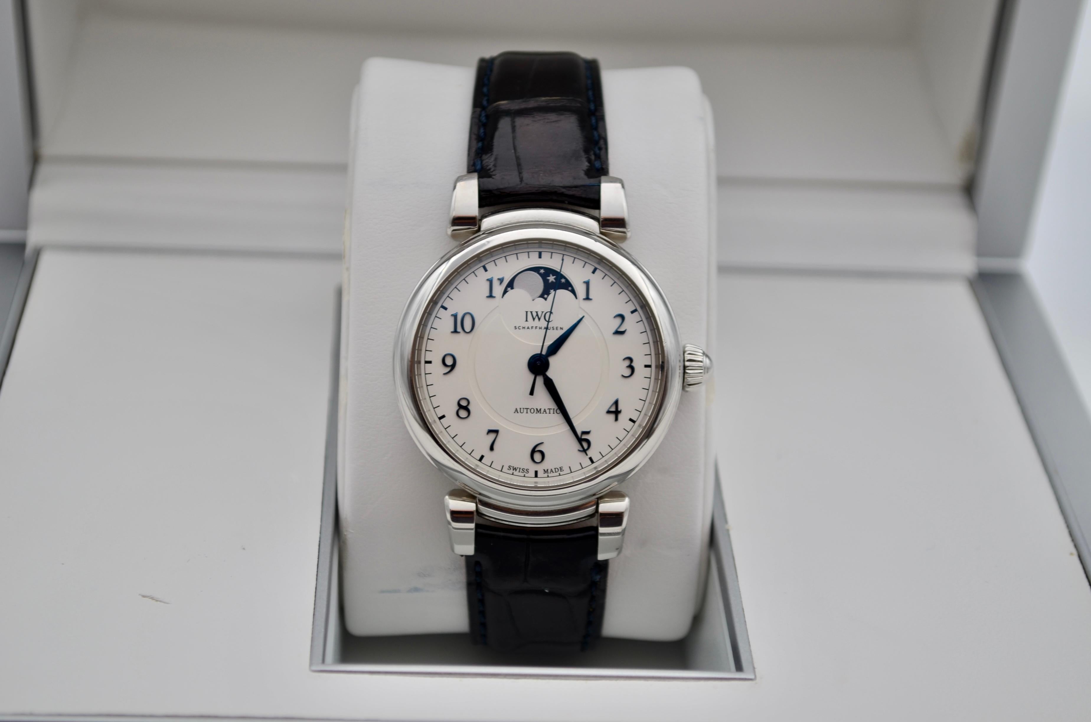 The watch is in a very good condition and it’s working well. The box is sticky. The watch comes with the original box and documents, along with an AGS Jewelry warranty card.  The IWC Da Vinci Moonphase 36mm Steel, reference number IW459306, is an