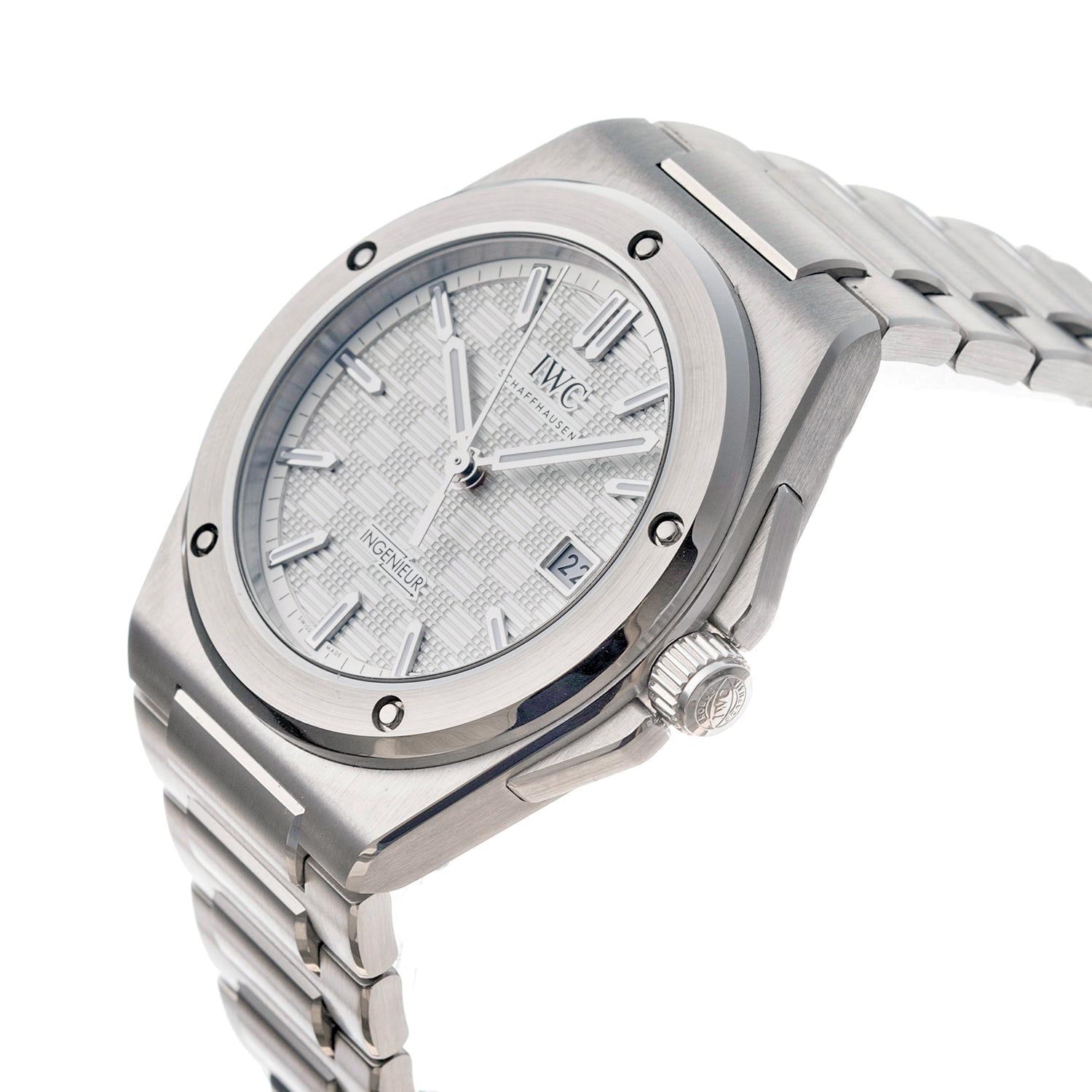 IWC Ingenieur Automatic 40 wristwatch (ref. IW328902), featuring a self-winding automatic movement; silver-plated dial with luminous baton hour markers; date display at 3 o'clock; and 40mm, stainless steel case on a stainless steel link