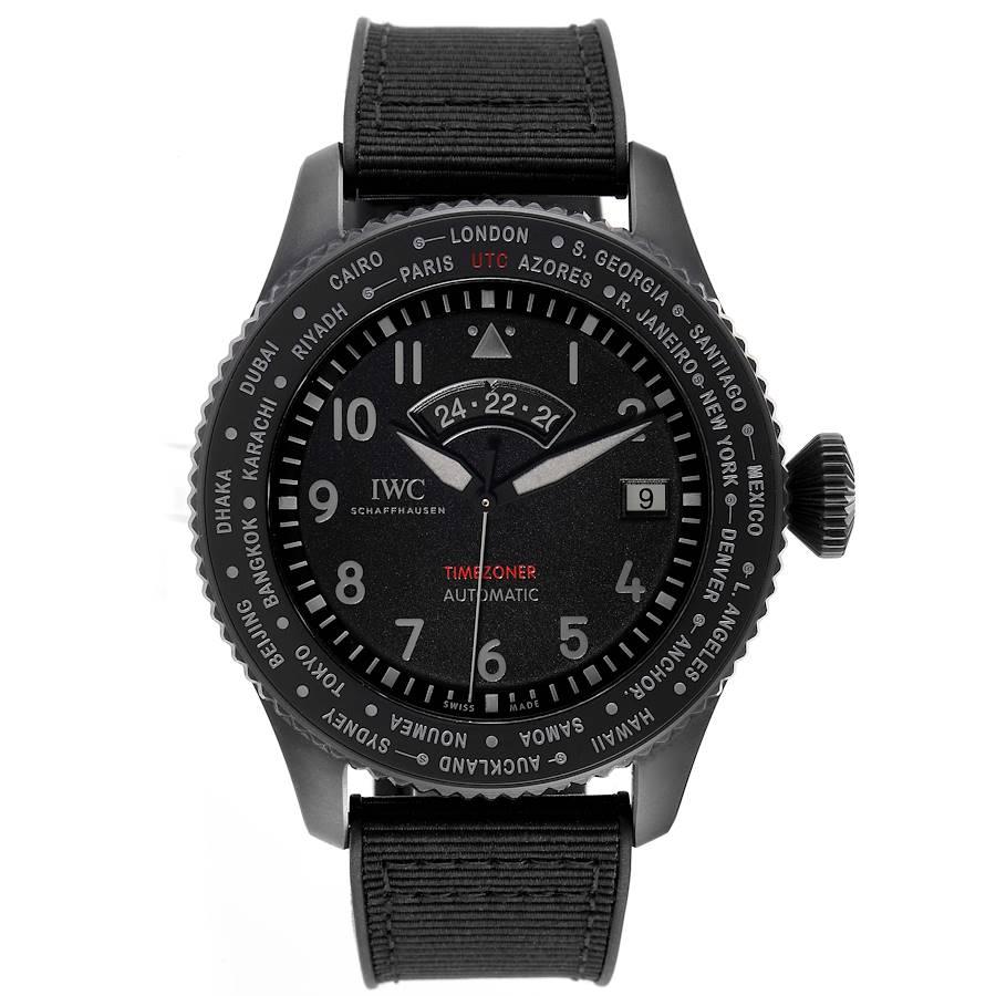 Orologio IWC Pilots Timezoner Top Gun® Ceratanium Uomo IW395505 Non indossato. Movimento automatico a carica automatica. Cassa in ceratanio nero di 46,0 mm di diametro. Fondello in vetro zaffiro trasparente da esposizione. Lunetta girevole