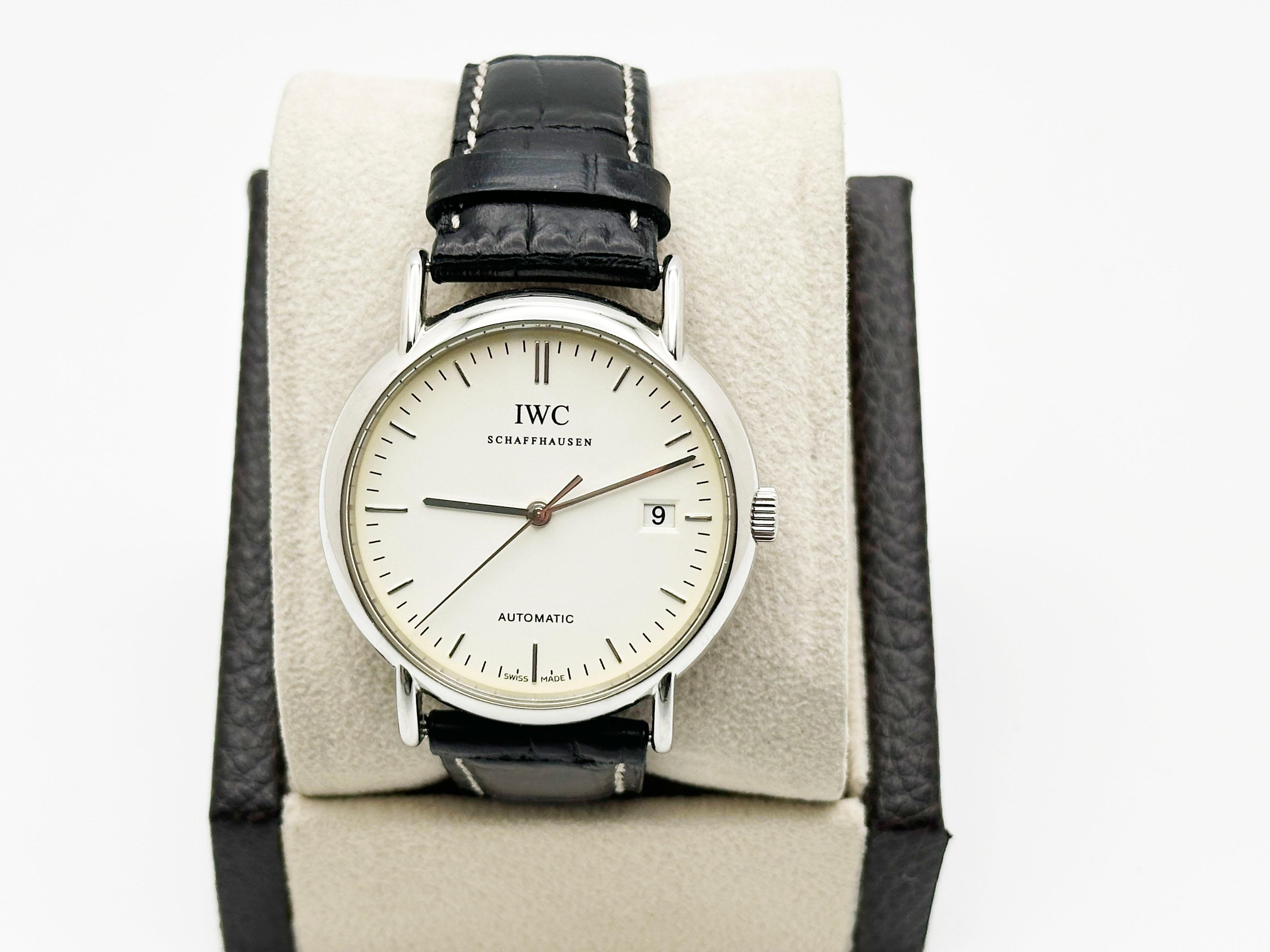 Style Number:  IW3533-01

 

Model: IWC Portofino 

 

Case Material: Stainless Steel 

 

Band: Leather Band 

  

Bezel: Stainless Steel 

  

Dial: White Dial 

 

Face: Sapphire Crystal 

 

Case Size: 38mm

 

Includes: 

-Elegant Watch Box
