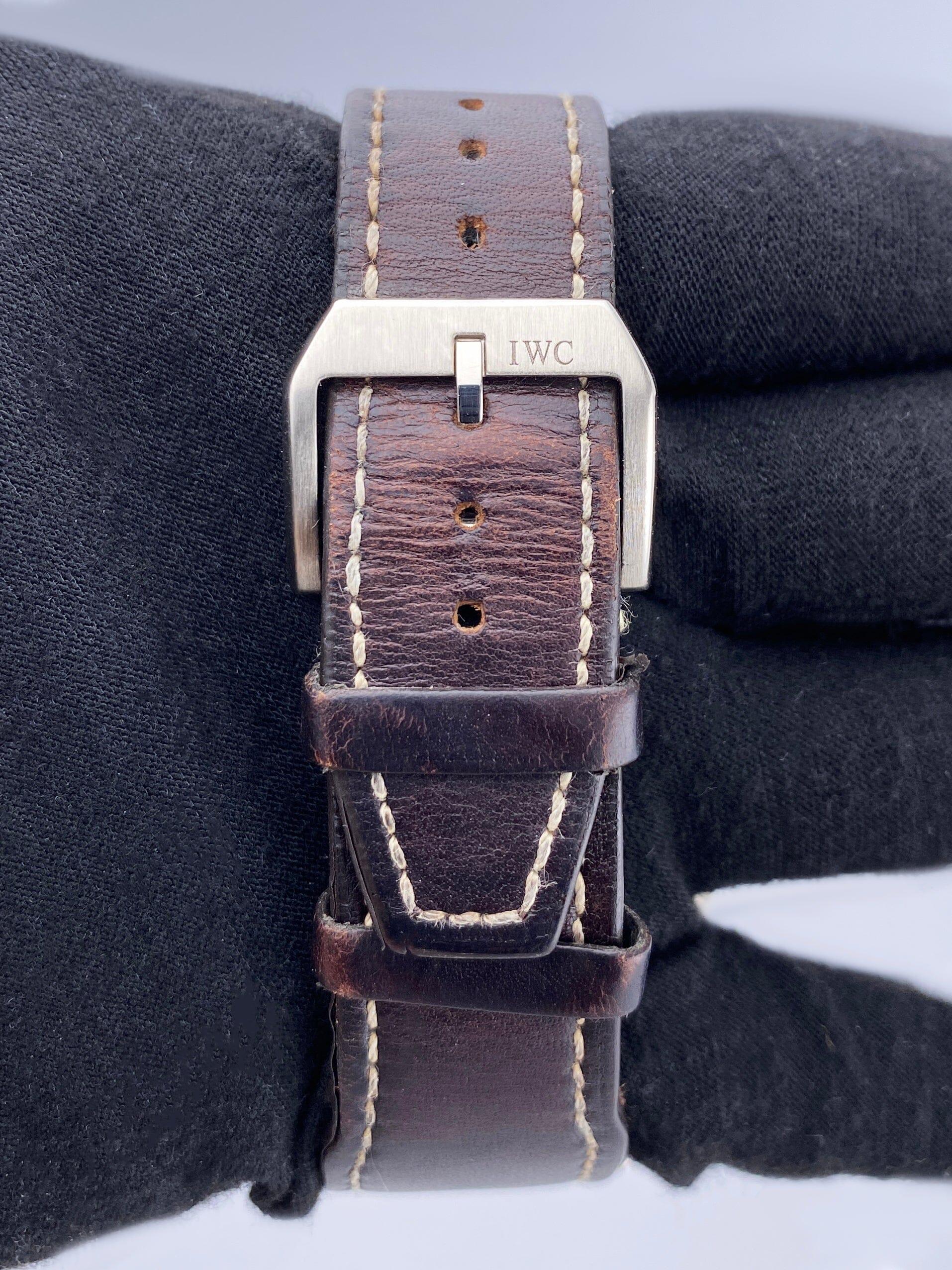 IWC Saint Exupery UTC Piloten IW326102 18k WG braunes Zifferblatt Herrenuhr Box Papiere im Angebot 5