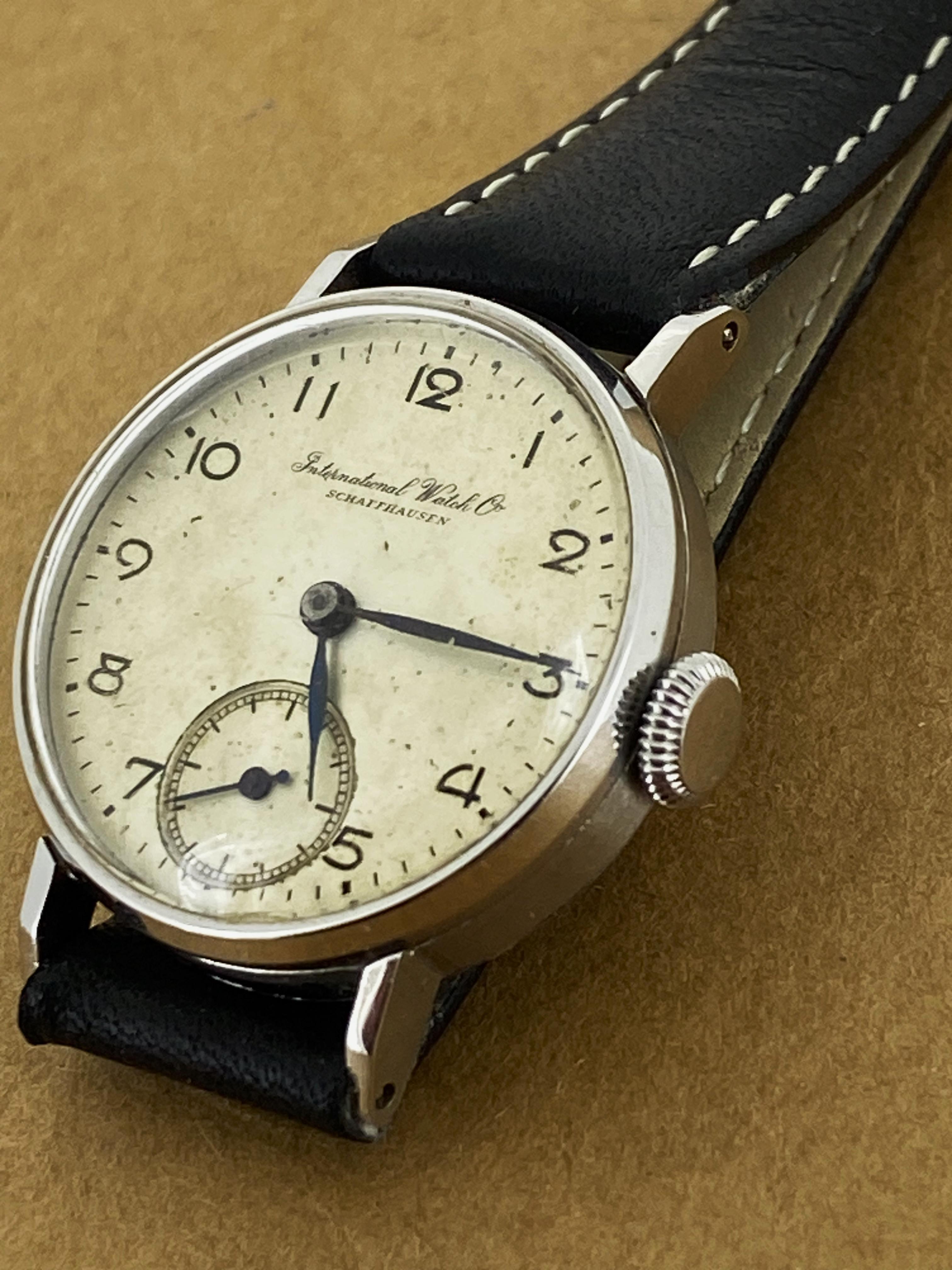 Retro IWC Schaffhausen Calatrava c1944 Manual Calibre 62 Mid-Size 27mm Unisex Watch For Sale