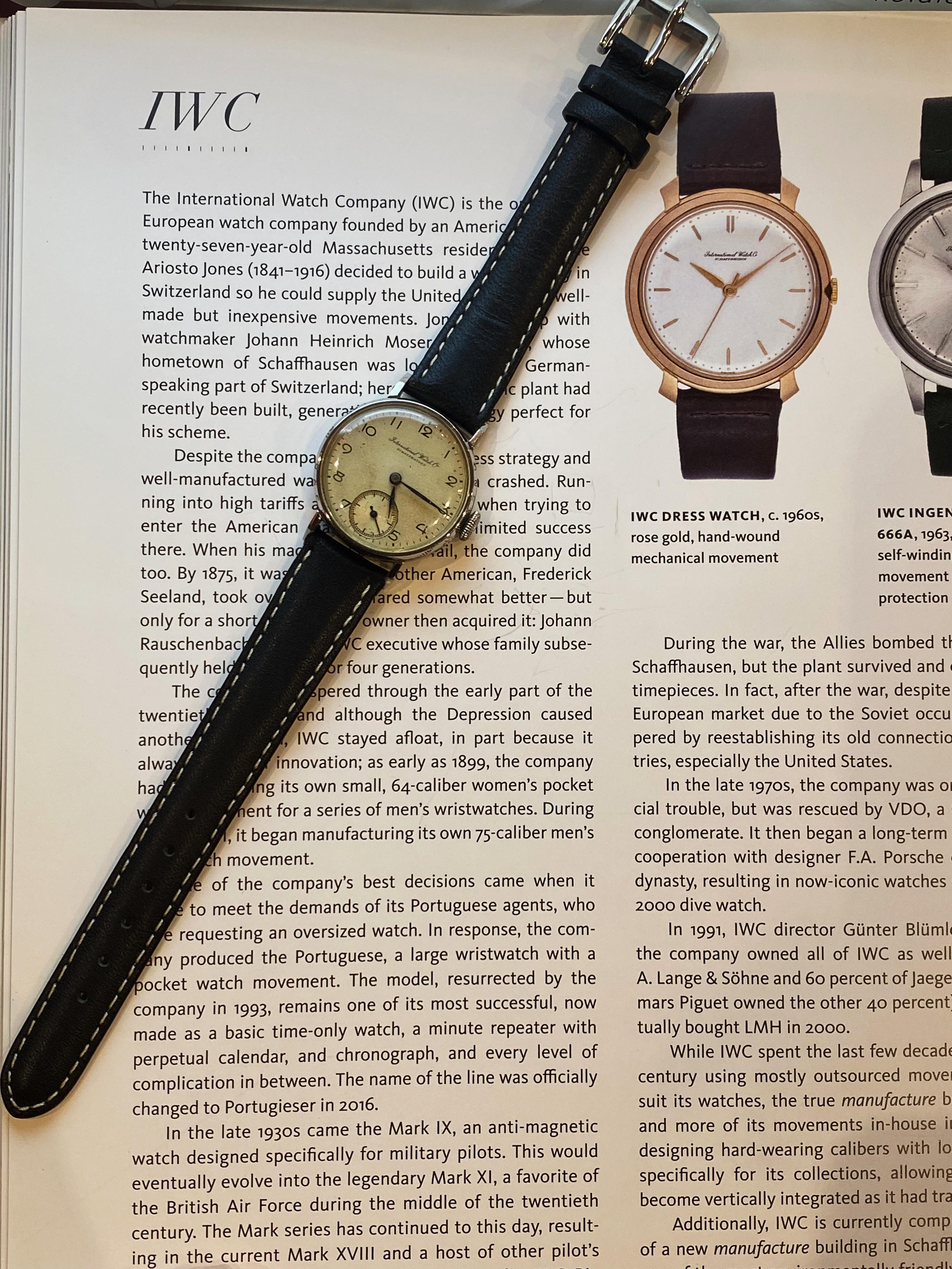 IWC Schaffhausen Calatrava c1944 Manual Calibre 62 Mid-Size 27mm Unisex Watch In Excellent Condition For Sale In MELBOURNE, AU