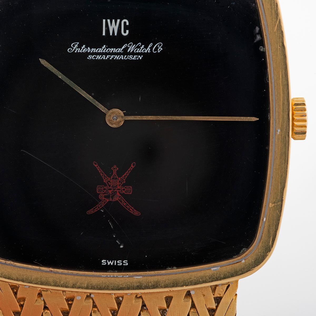 Women's or Men's IWC Schaffhausen Oman Khanjar Wristwatch. Yellow Gold, Onyx Dial, Year 1972. For Sale