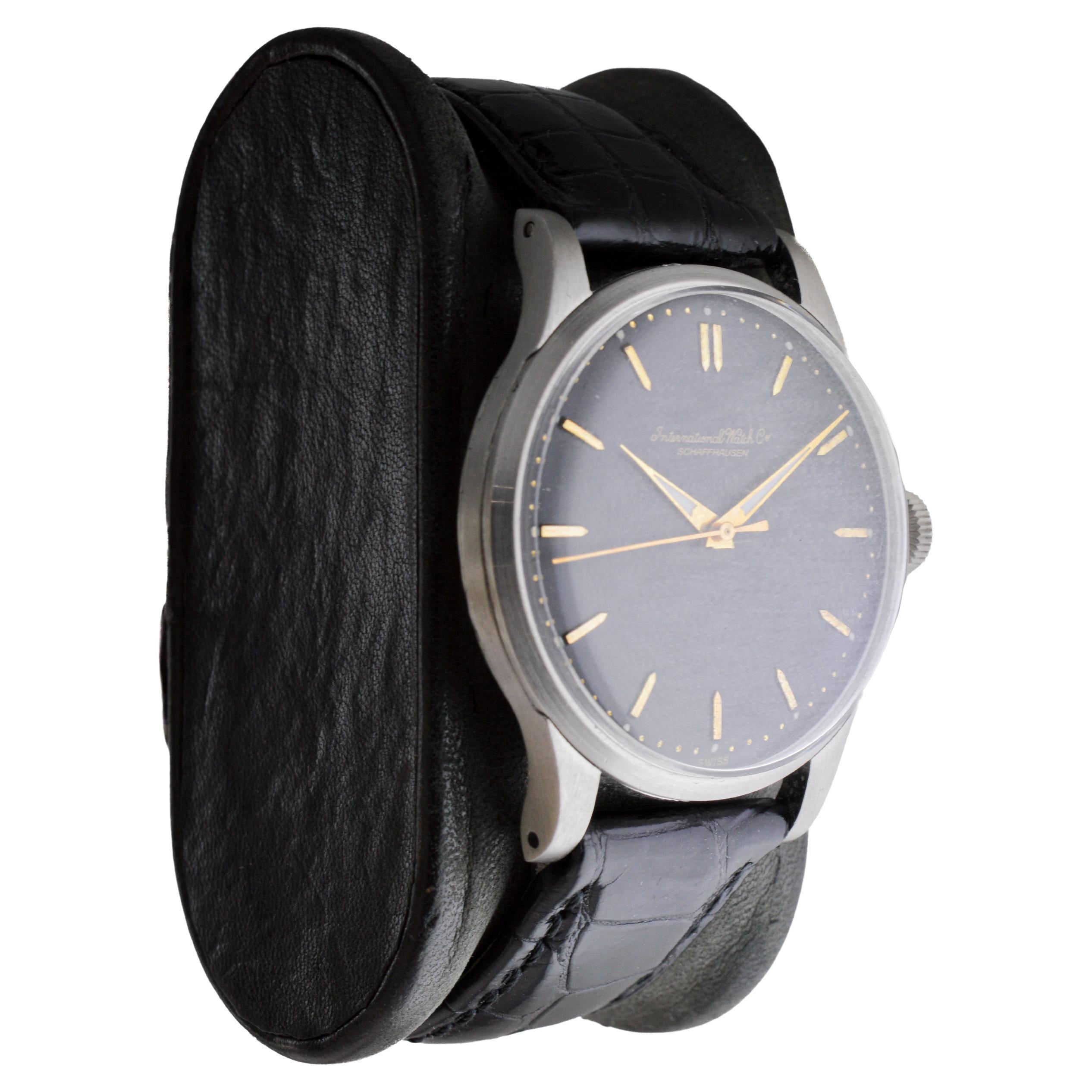 FACTORY / HOUSE: I.W.C. Schaffhausen Watch Company
STYLE / REFERENCE: Classic Round 
METAL / MATERIAL: Stainless Steel
CIRCA / YEAR: 1940's
DIMENSIONS / SIZE: Length 42mm X Diameter 34mm
MOVEMENT / CALIBER: Automatic Winding / 21 Jewels 
DIAL /