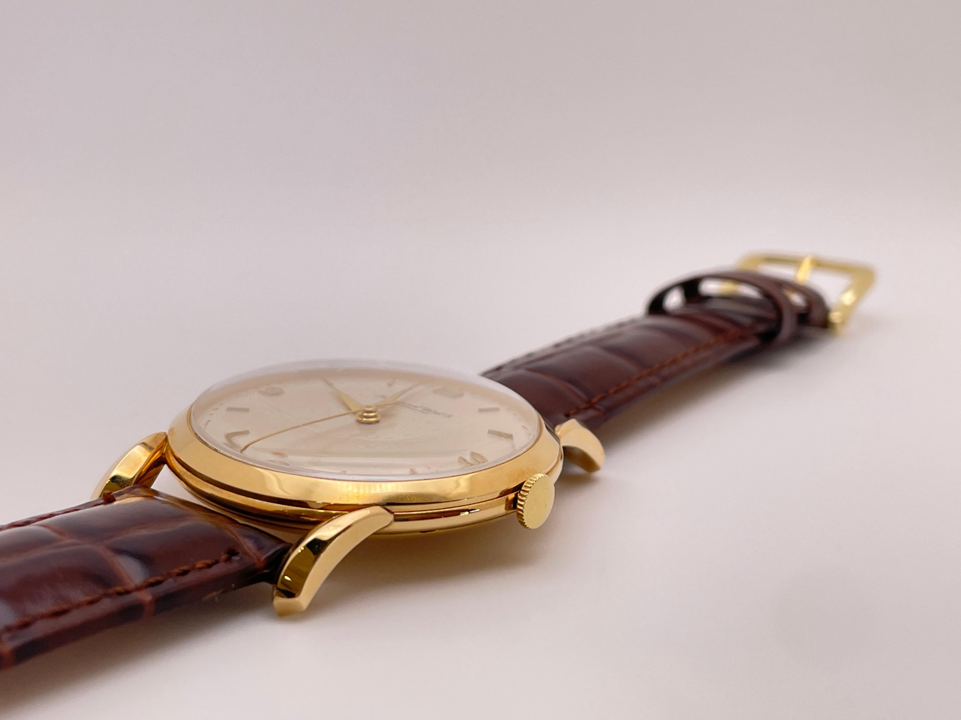 IWC Schaffhausen Vintage 18K Yellow Gold Watch Leather Band In Excellent Condition For Sale In Westport, CT