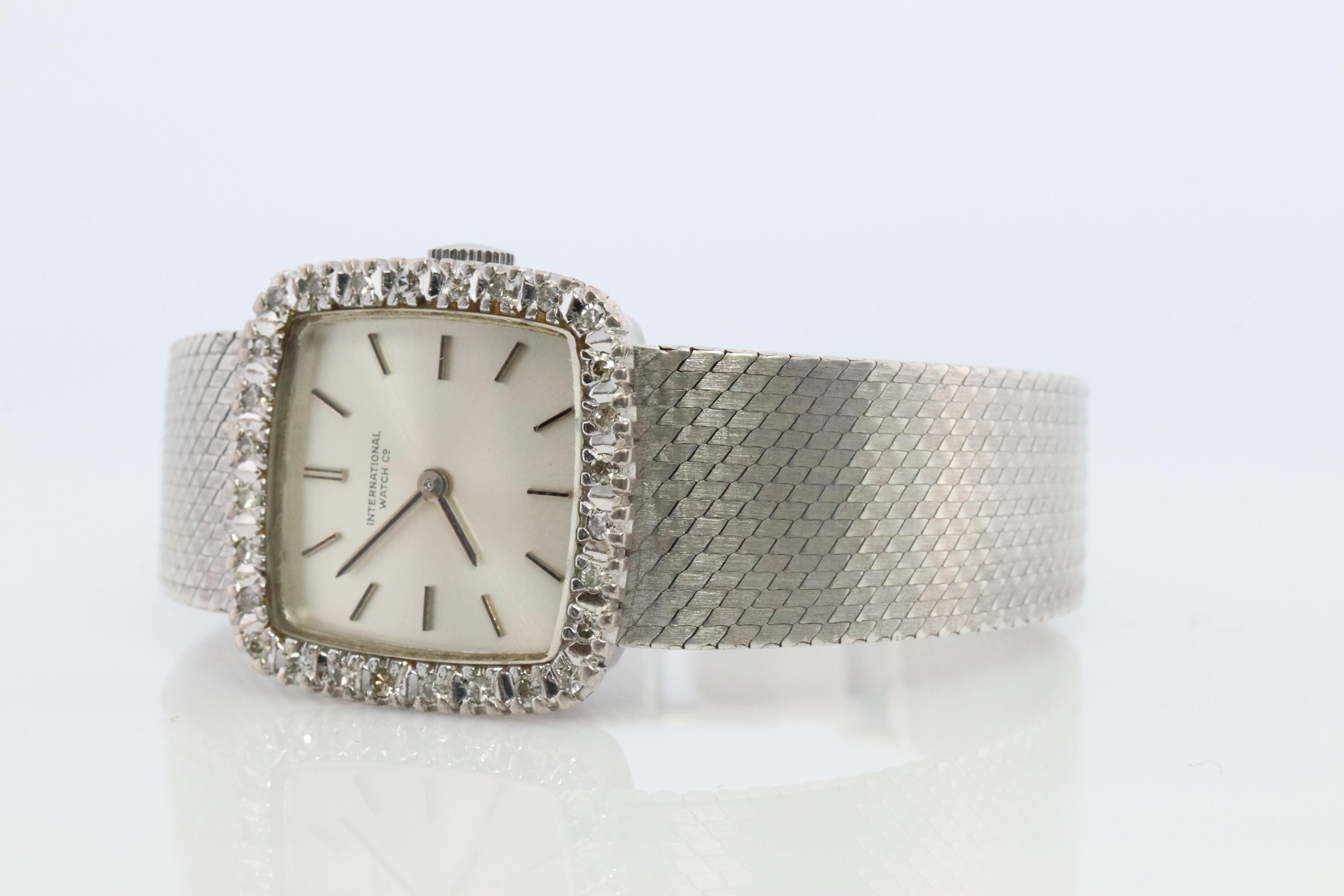 Taille ronde IWC watch 4174. International Watch Company Diamond Bezel Ladies watch. en vente