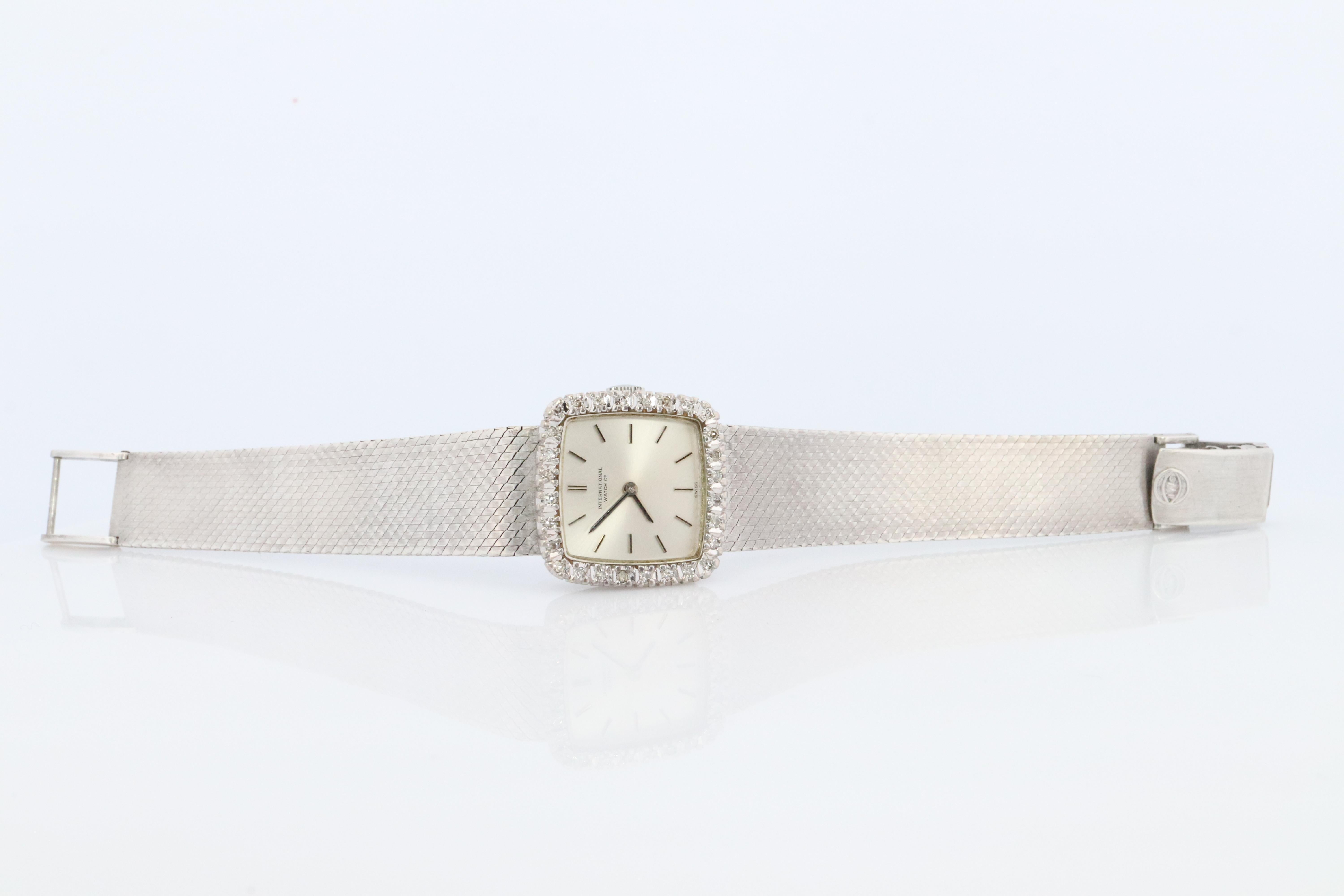 IWC watch 4174. International Watch Company Diamond Bezel Ladies watch. Bon état - En vente à Port Charlotte, FL