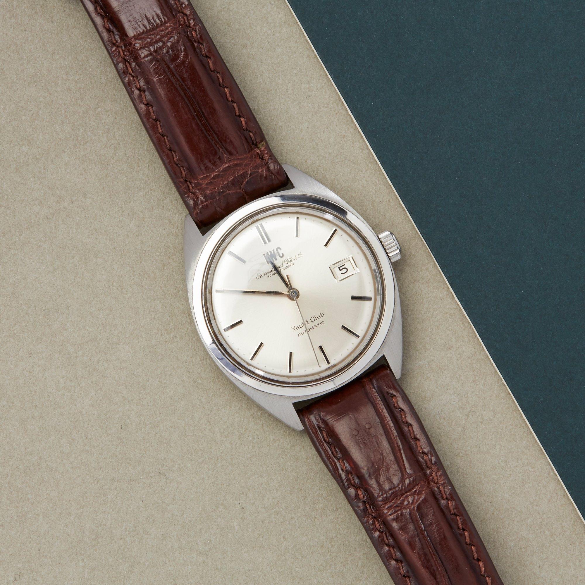 Xupes Reference: COM002623
Manufacturer: IWC
Model: Yacht Club
Model Variant: 0
Model Number: C.8541B 5 Adjust
Age: 1970
Gender: Men
Complete With: IWC Box
Dial: Silver Baton
Glass: Plexiglass
Case Material: Stainless Steel
Strap Material: Brown