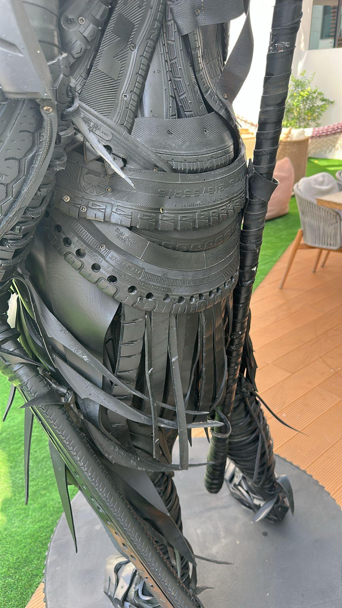 Samurai - Gray Figurative Sculpture by iwi lahcen