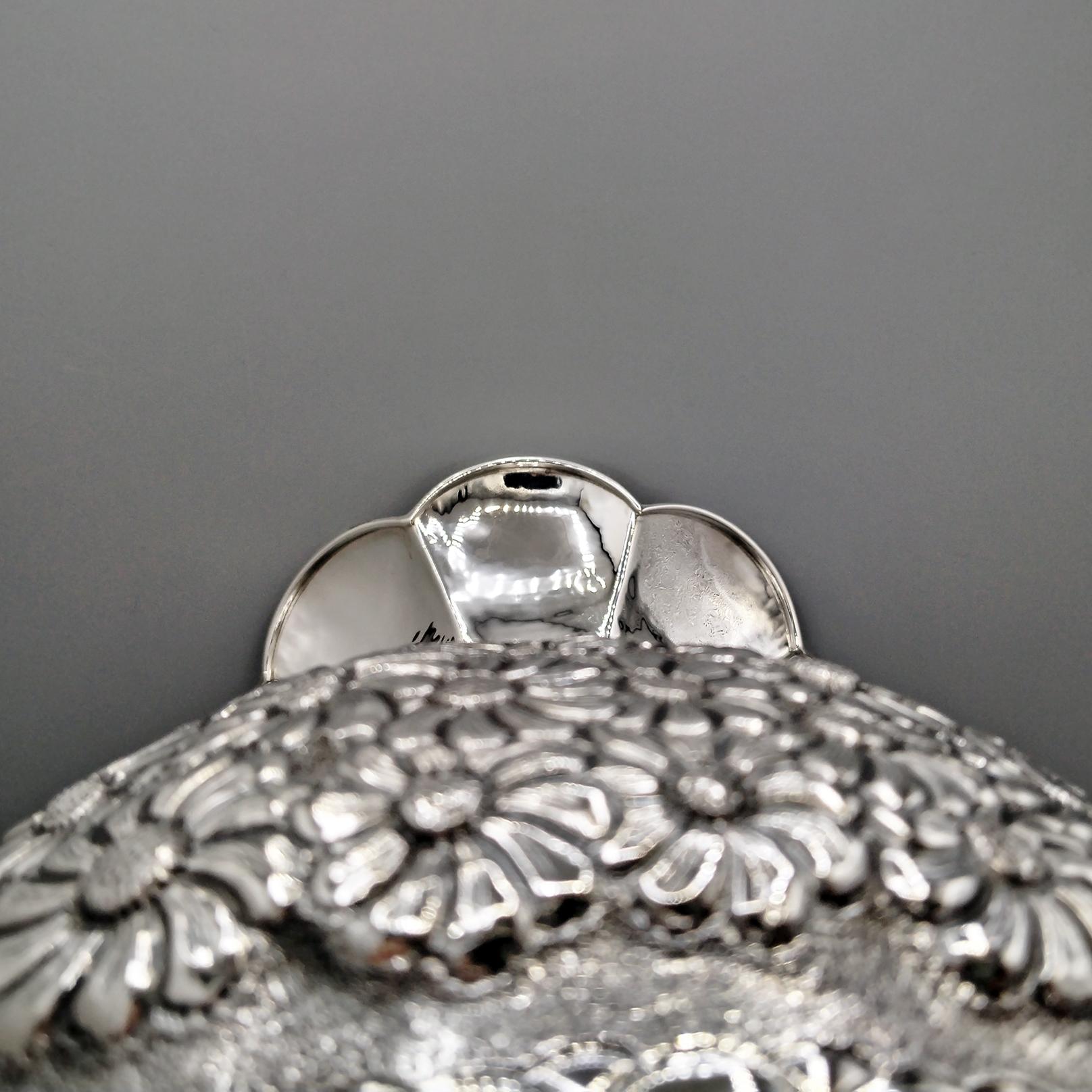 IXX Century talian solid 800 silver Vase with embossed and chiseled flowers For Sale 6