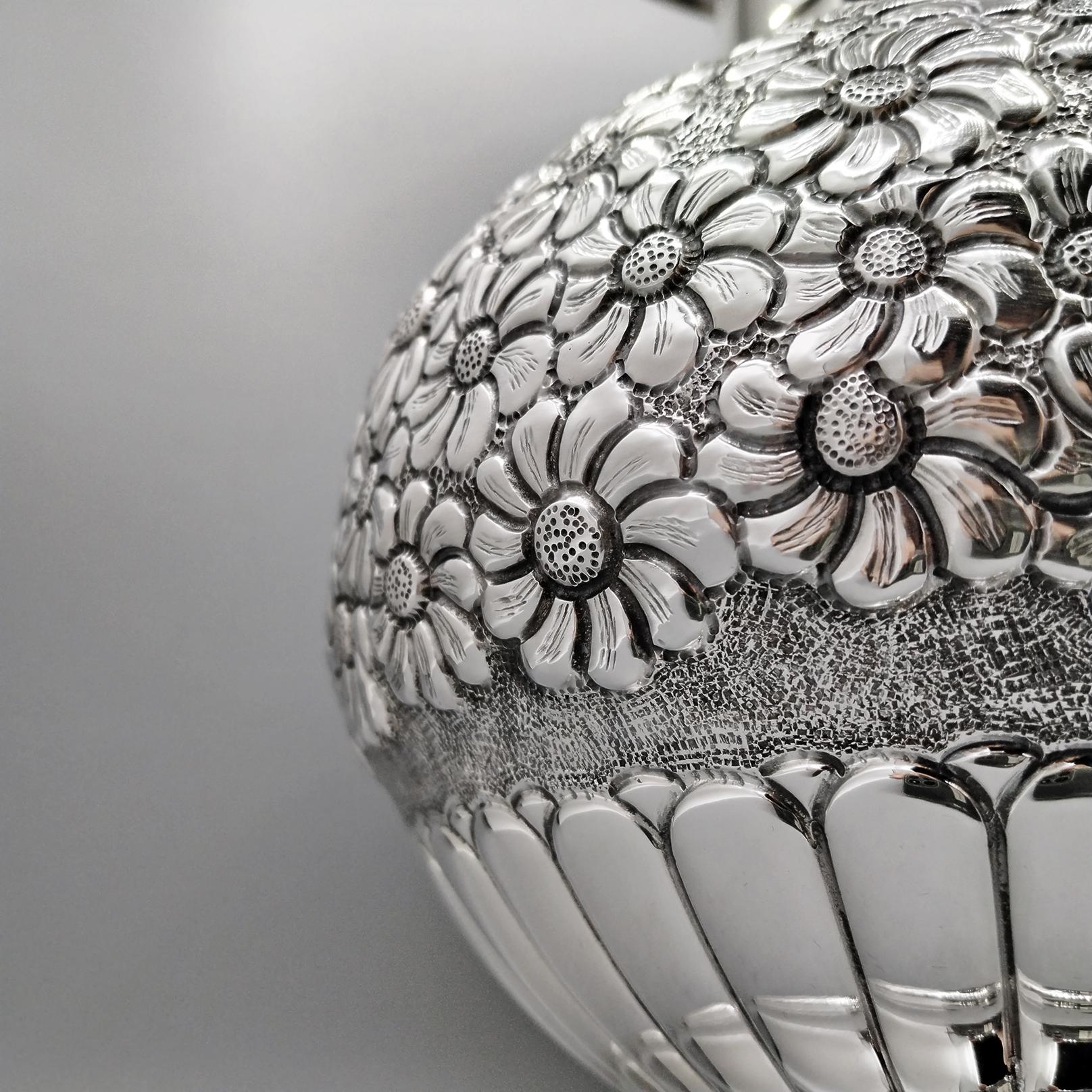 IXX Century talian solid 800 silver Vase with embossed and chiseled flowers In Excellent Condition For Sale In VALENZA, IT