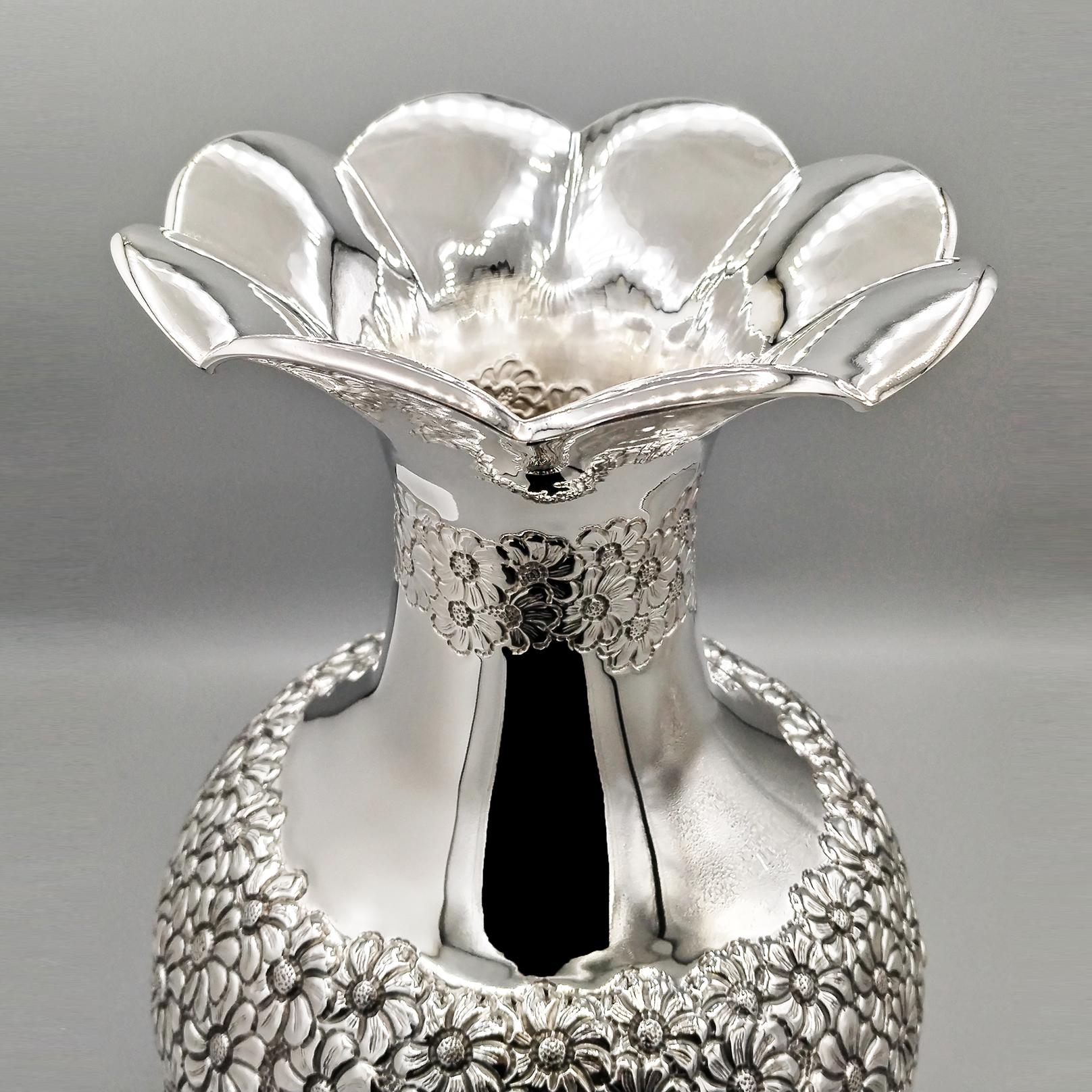 Silver IXX Century talian solid 800 silver Vase with embossed and chiseled flowers For Sale