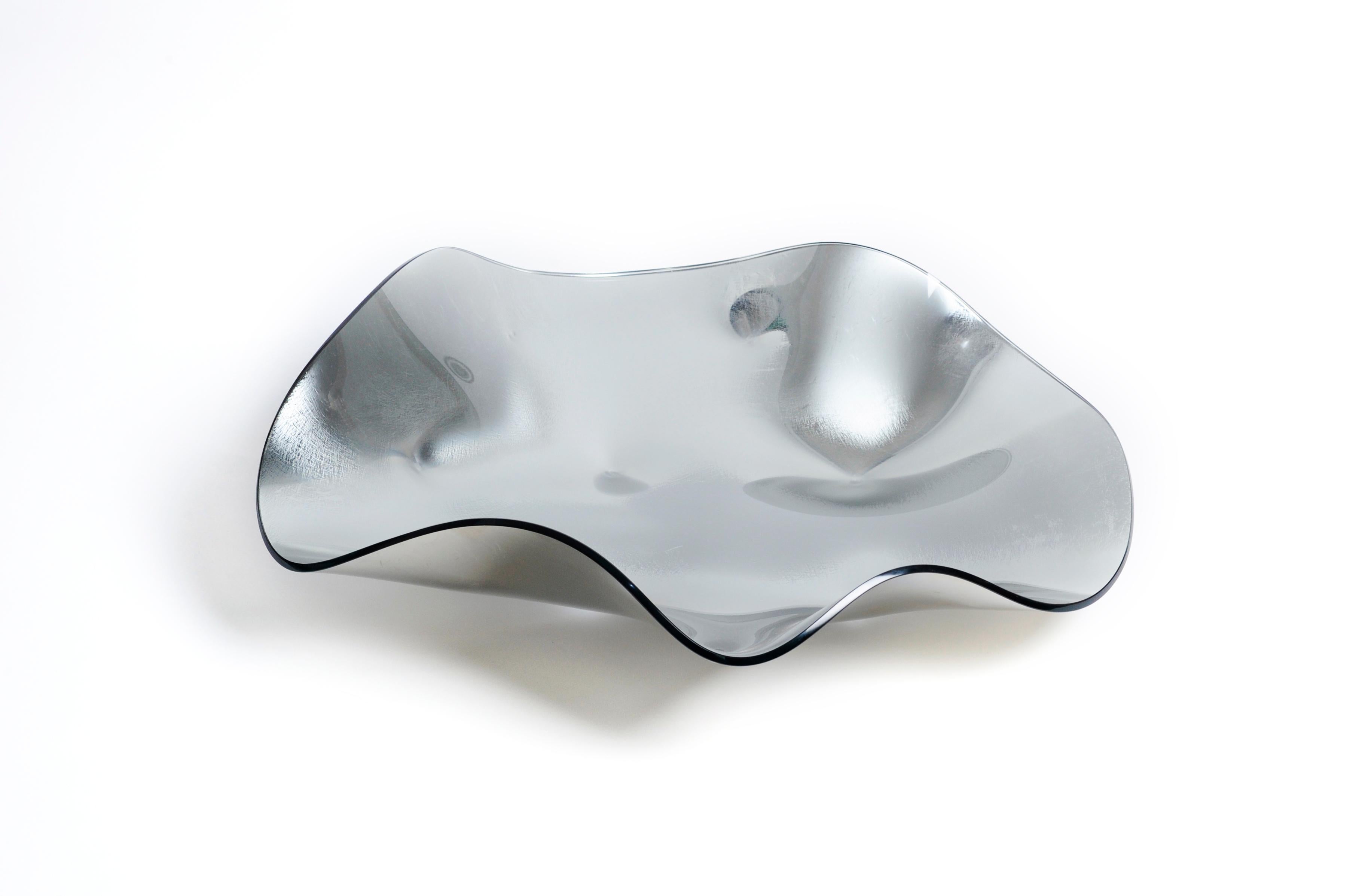 IZDATGLAZ Kreisförmiger Tafelaufsatz aus mittelfarbenem Glas mit Glasdekor von Orfeo Quagliata (Moderne) im Angebot