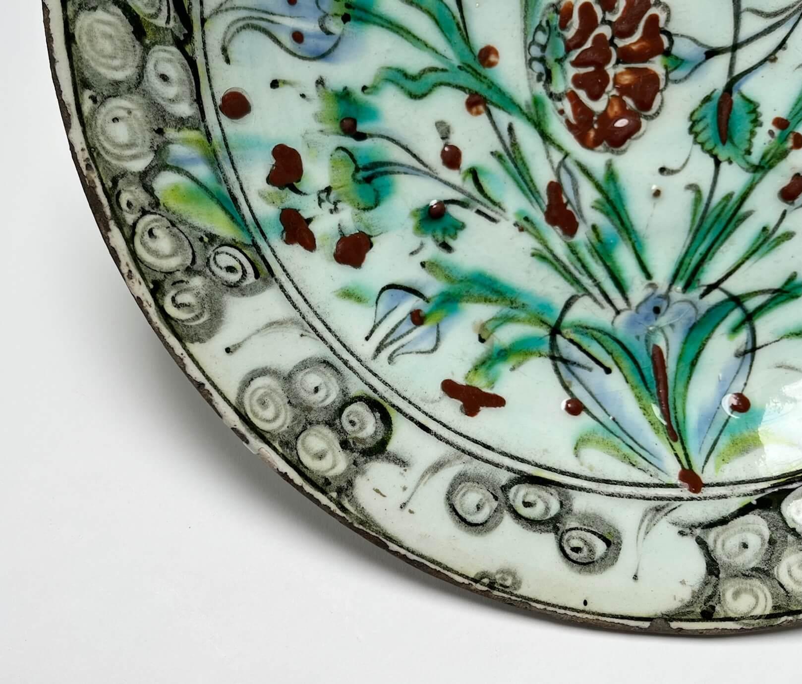 Iznik Flache Schale oder Charger, Osmanische Türkei, um 1620 im Angebot 4