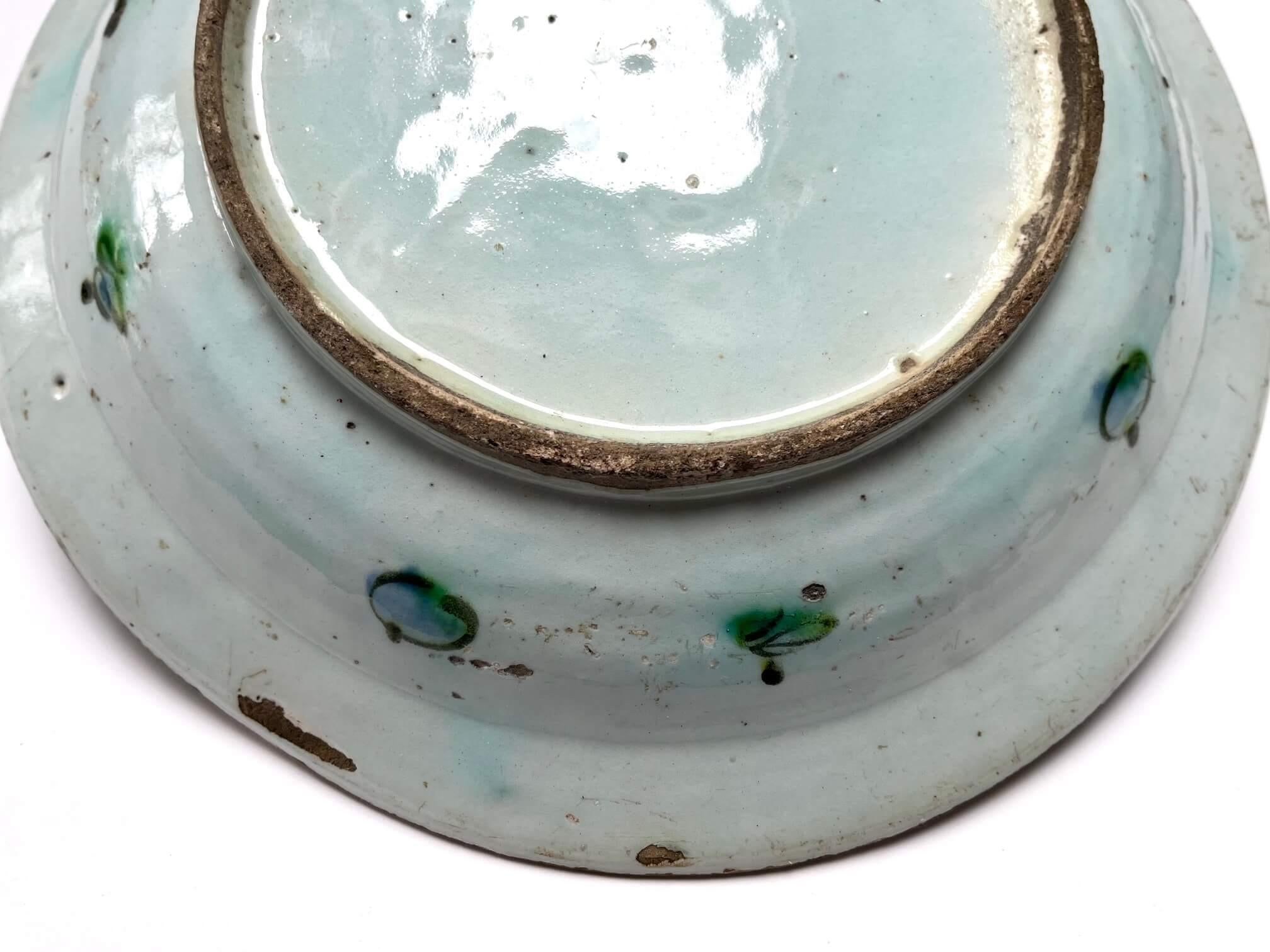 Iznik Flache Schale oder Charger, Osmanische Türkei, um 1620 im Angebot 8