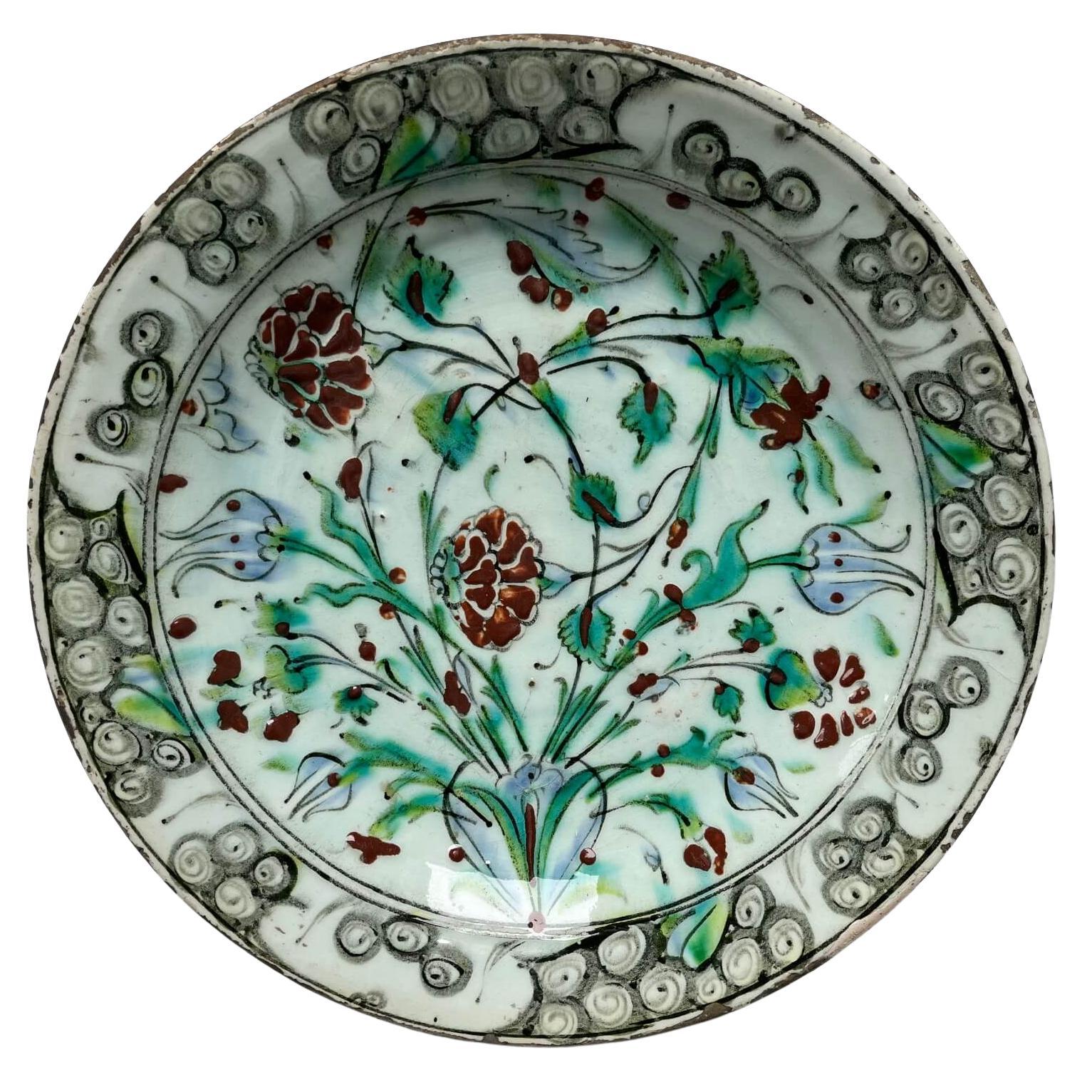 Ciotola o caricatore Iznik, Turchia ottomana, 1620 circa