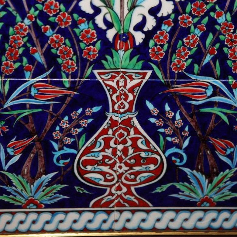 Turc Paire de panneaux de carreaux en céramique de style Iznik en vente