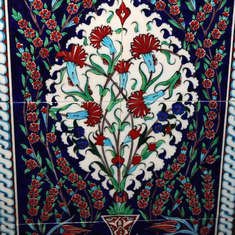 Iznik Style Pair of Ceramic Tile Panels In Good Condition For Sale In New York, NY