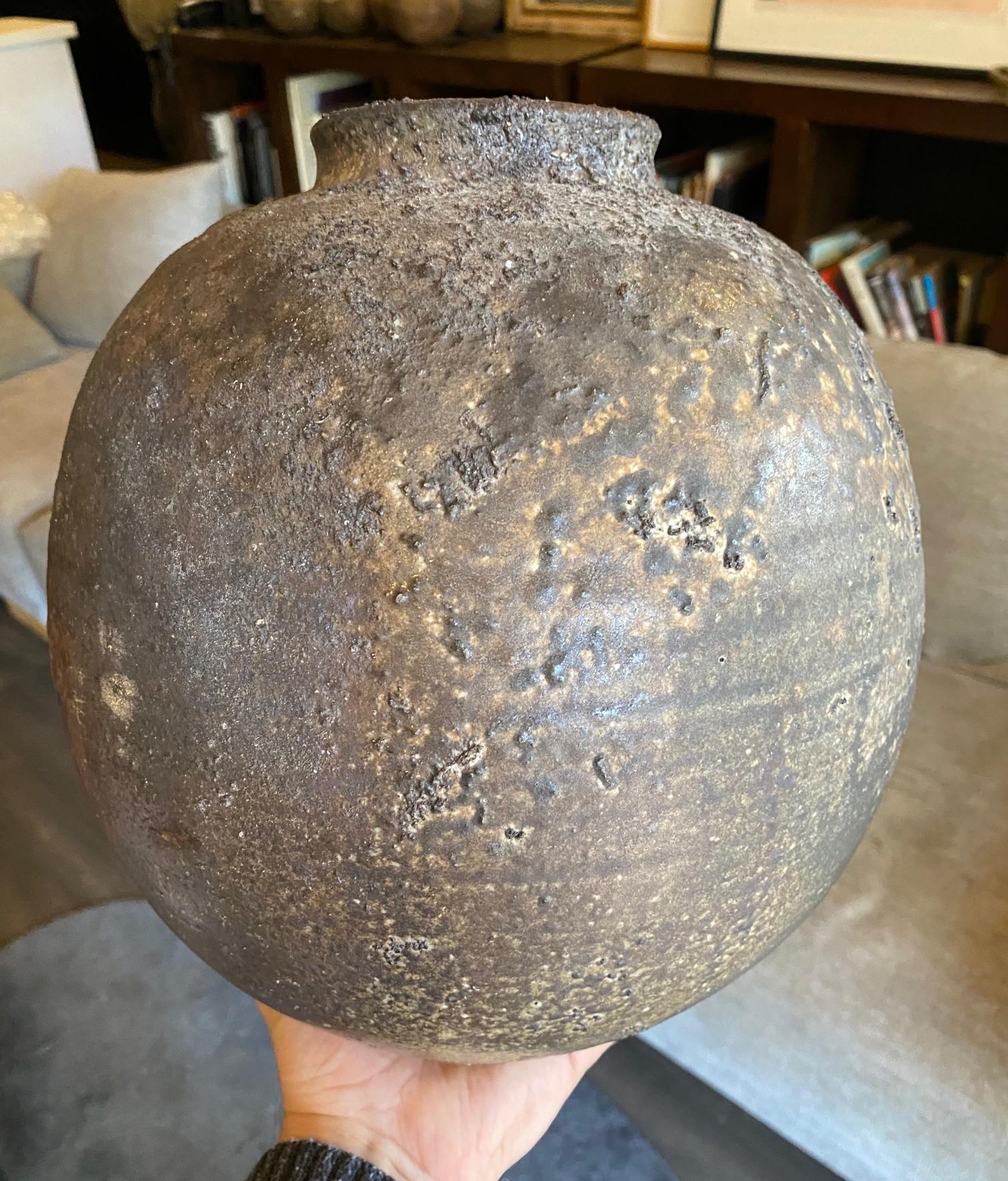 Izuru Yamamoto Jarrón de cerámica japonesa Bizen Ware Yohen Tsubo con esmalte ceniza en venta 10