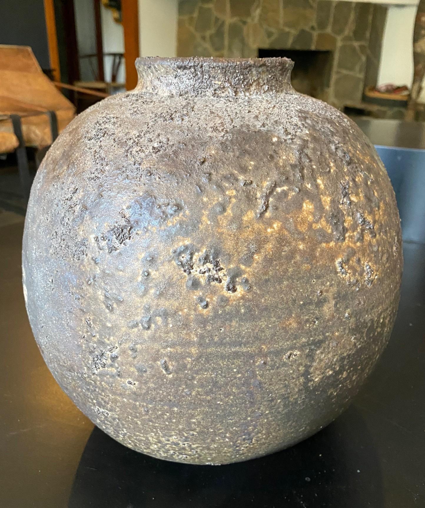 Izuru Yamamoto Jarrón de cerámica japonesa Bizen Ware Yohen Tsubo con esmalte ceniza Alfarería en venta
