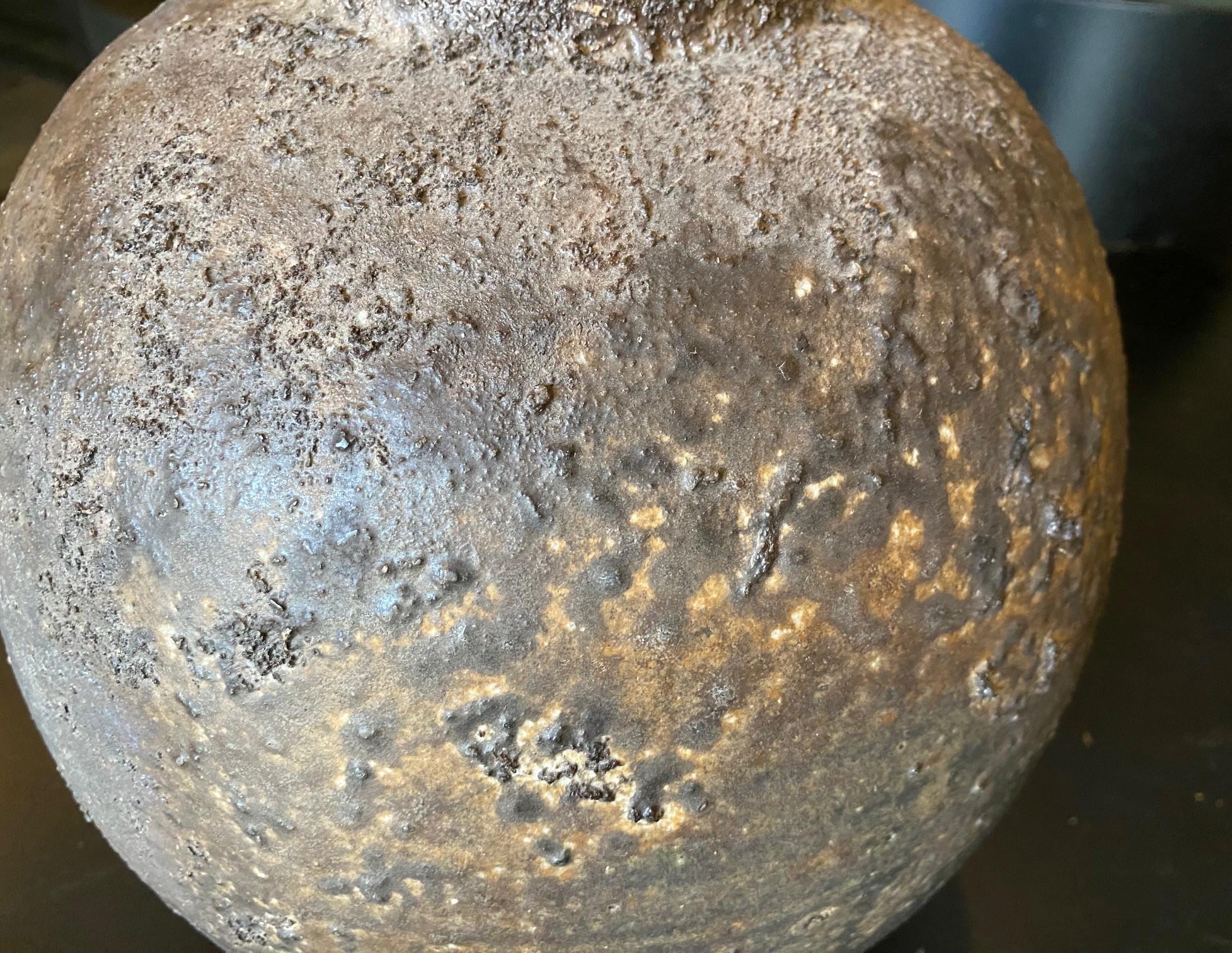 Izuru Yamamoto Jarrón de cerámica japonesa Bizen Ware Yohen Tsubo con esmalte ceniza en venta 1