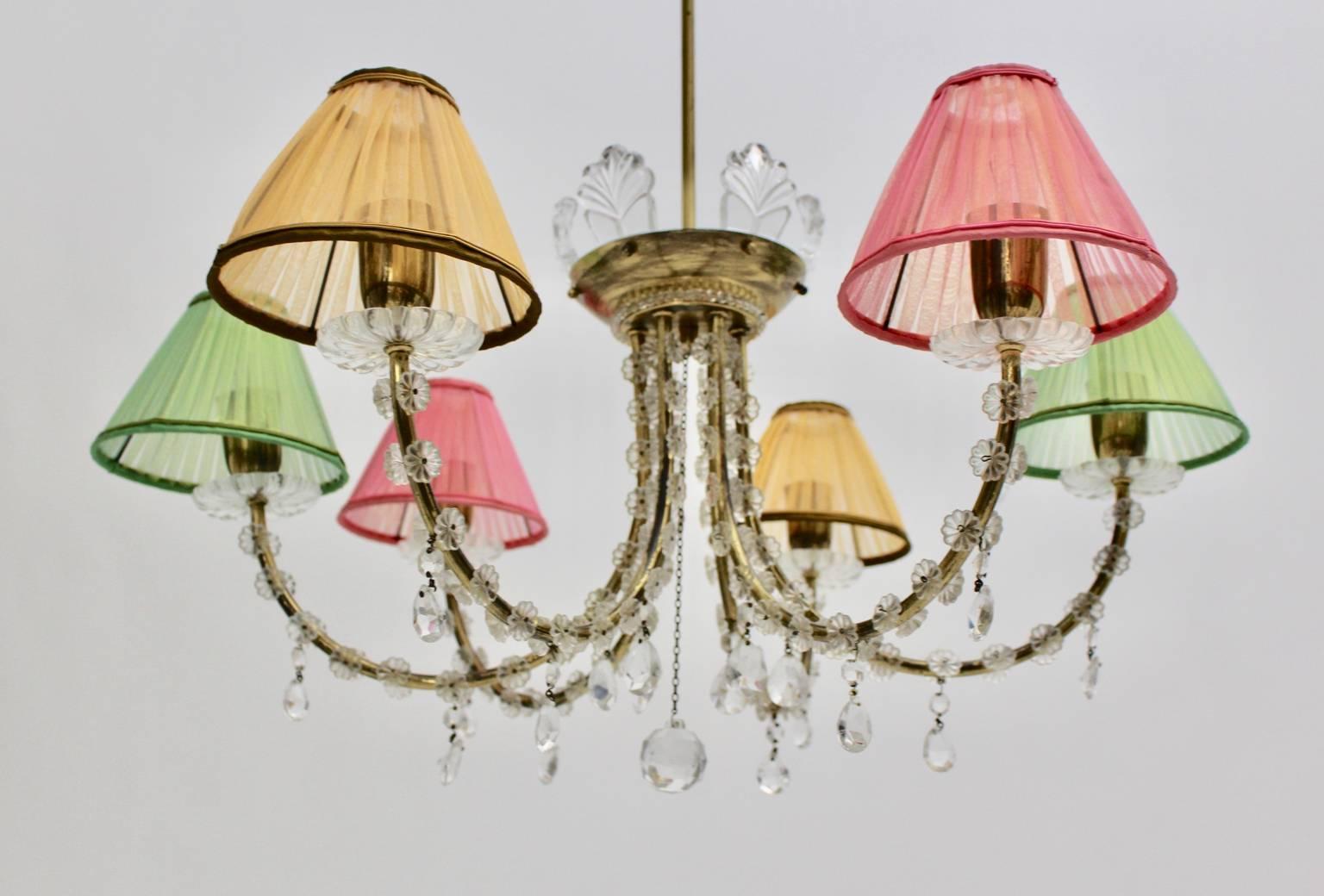 Milieu du XXe siècle Lustre en cristal Lobmeyr en laiton moderne de style mi-siècle moderne, Autriche, vers 1945 en vente