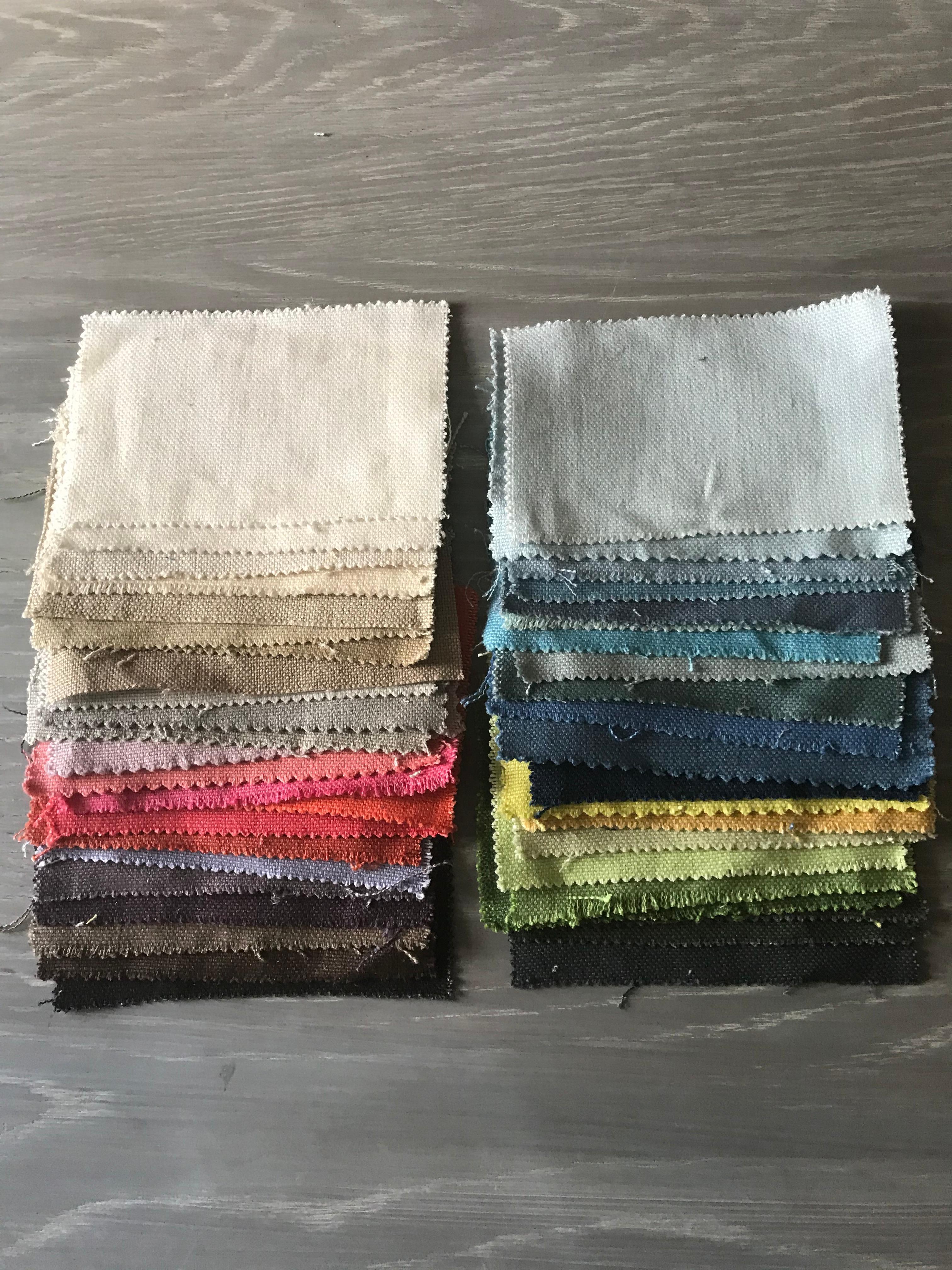 Minimalistischer, rustikaler, handgenähter Wandleuchter aus belgischem Leinen von Wende Reid, J160, Messing im Angebot 1