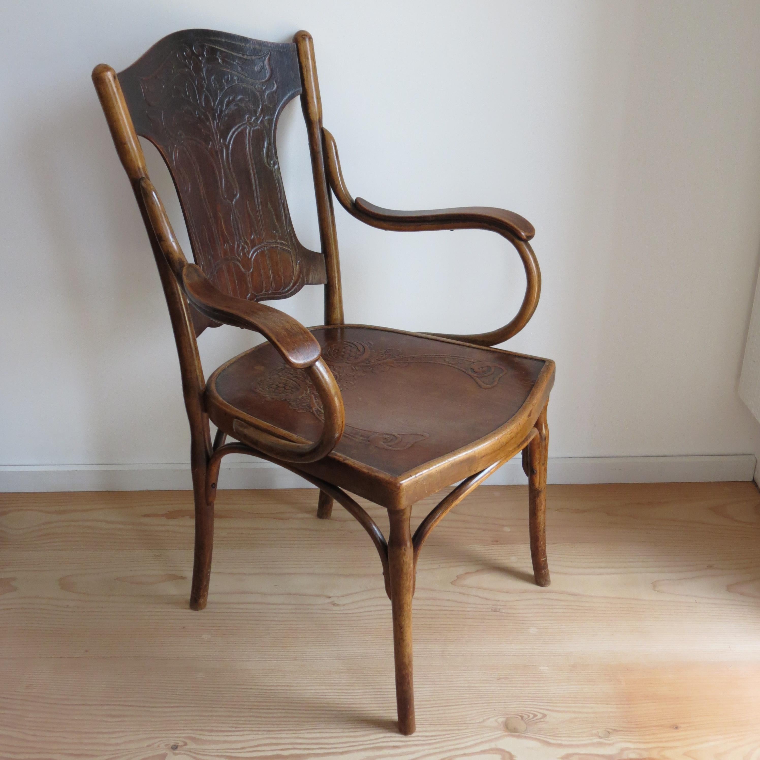Wonderful Vienna Secessionist bentwood chair from the early 1900s. Designed by Jacob and Jospeh Kohn and manufactured by Thonet, Austria. Beech bentwood frame and embossed Plywood seat and back with wonderful Art Nouveau patterns. 

The chair is