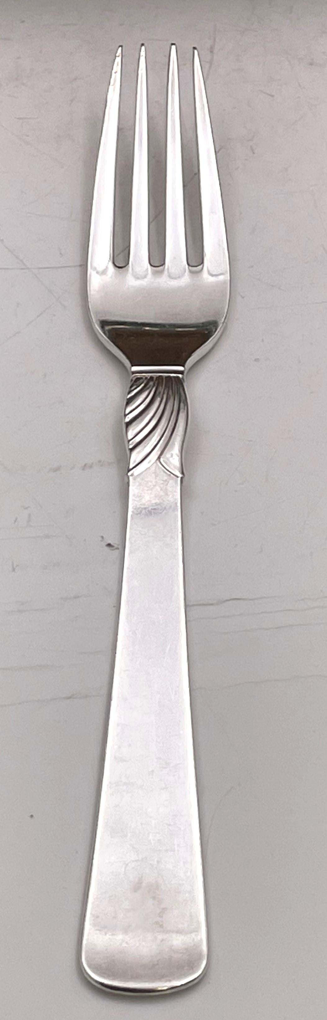 Ensemble danois de 156 pièces de couverts en argent sterling moderne du milieu du siècle dernier en vente 4
