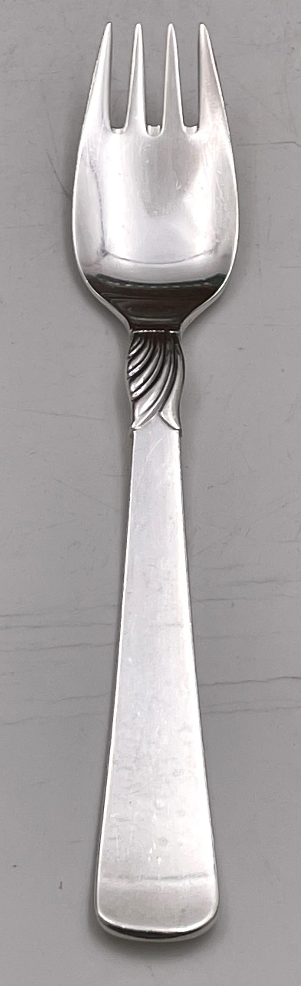 Ensemble danois de 156 pièces de couverts en argent sterling moderne du milieu du siècle dernier en vente 5